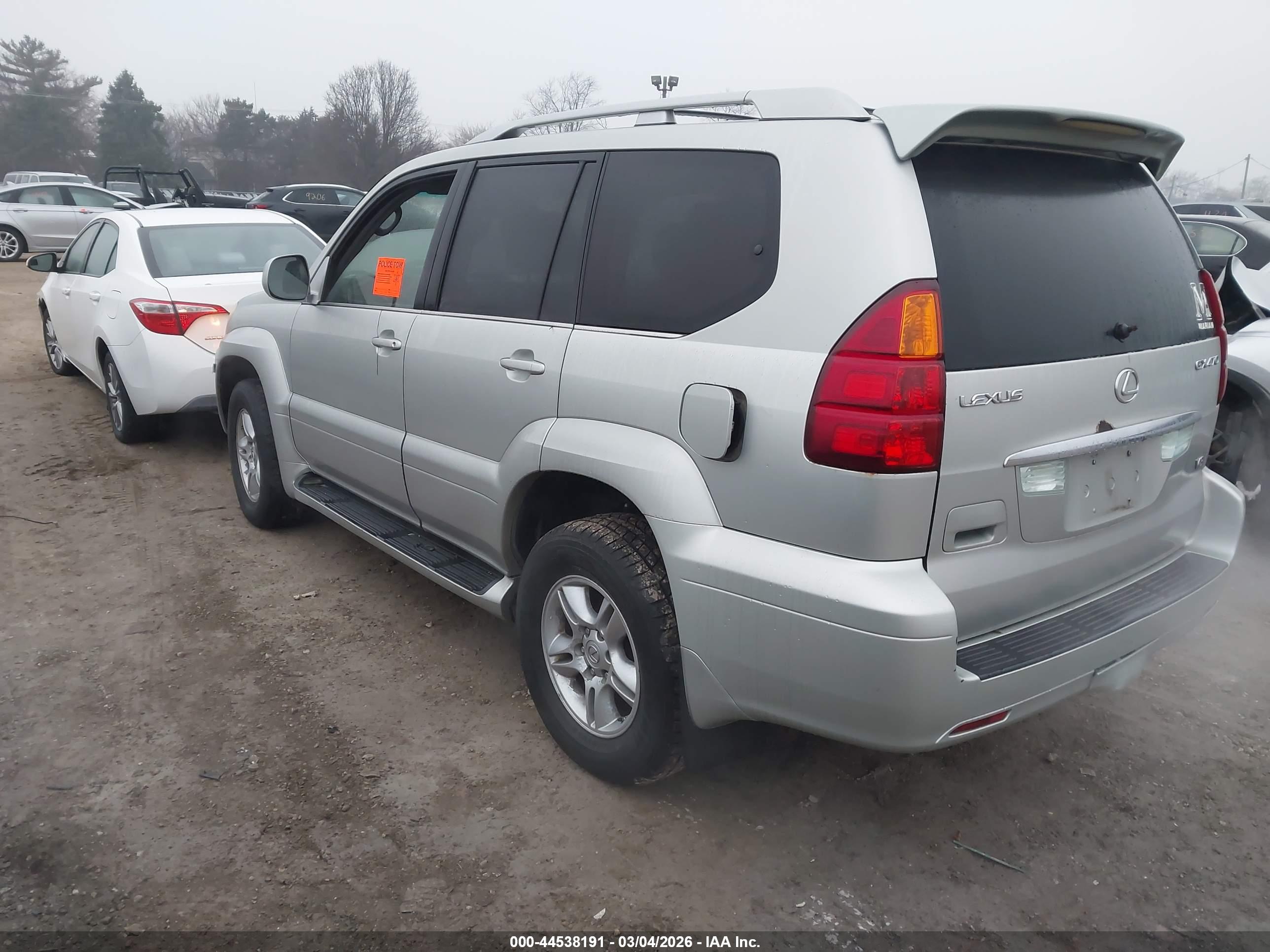 LEXUS GX image 3