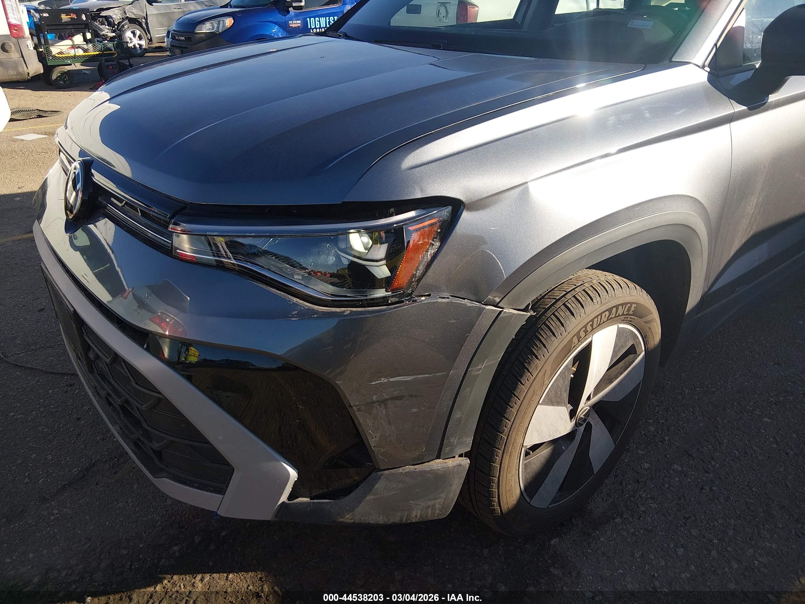 VOLKSWAGEN TAOS image 6