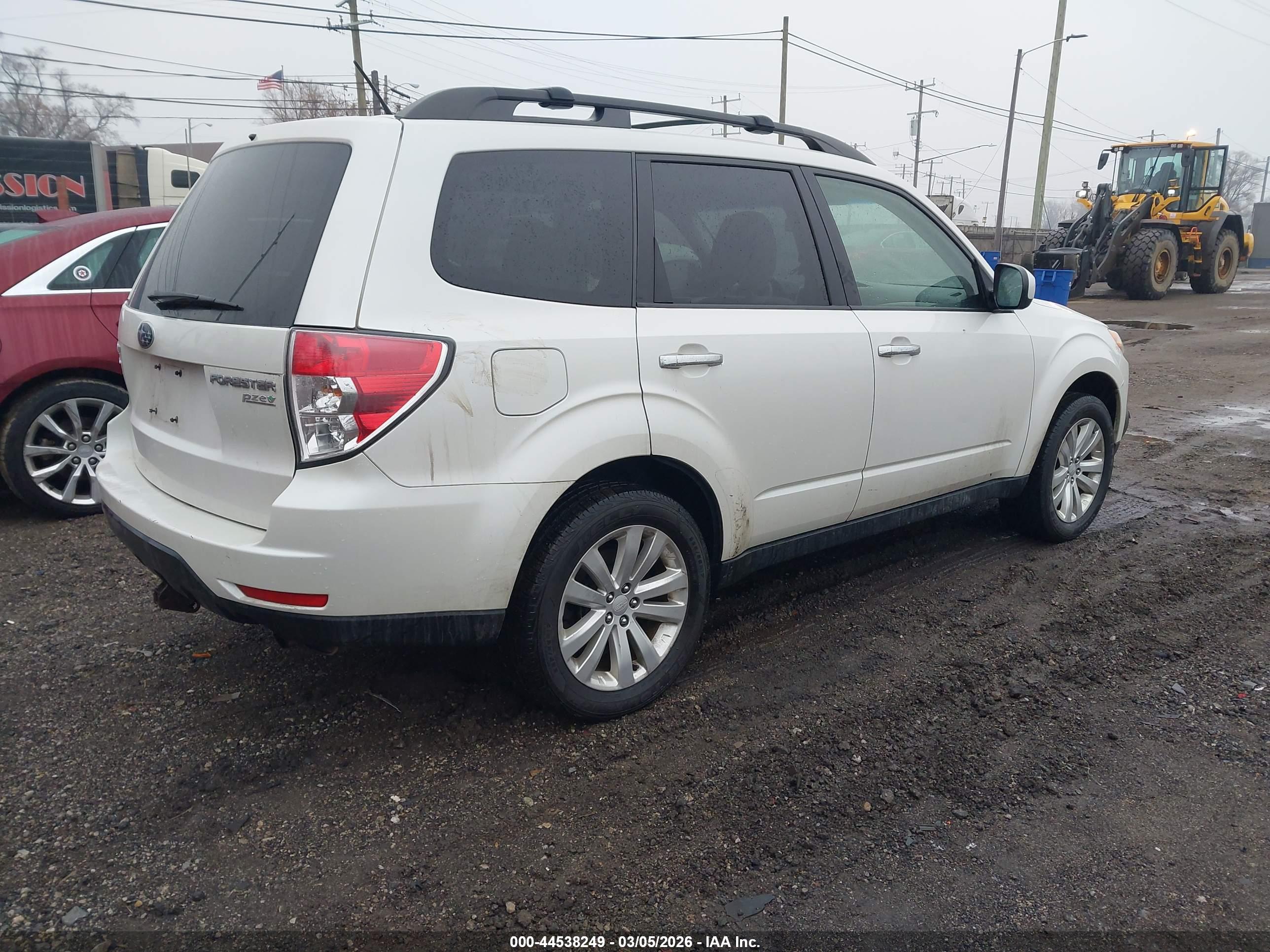 SUBARU FORESTER image 4