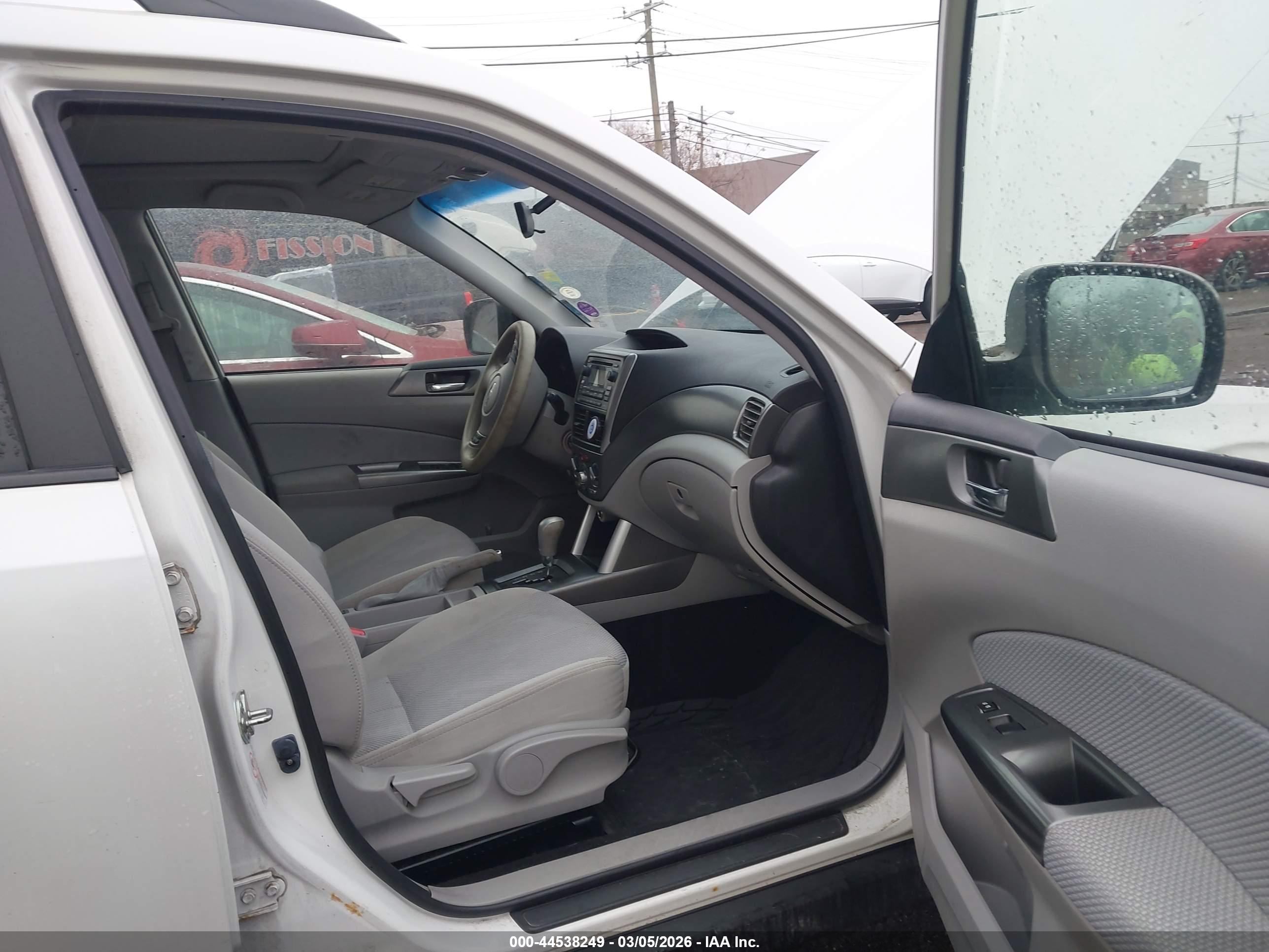 SUBARU FORESTER image 5