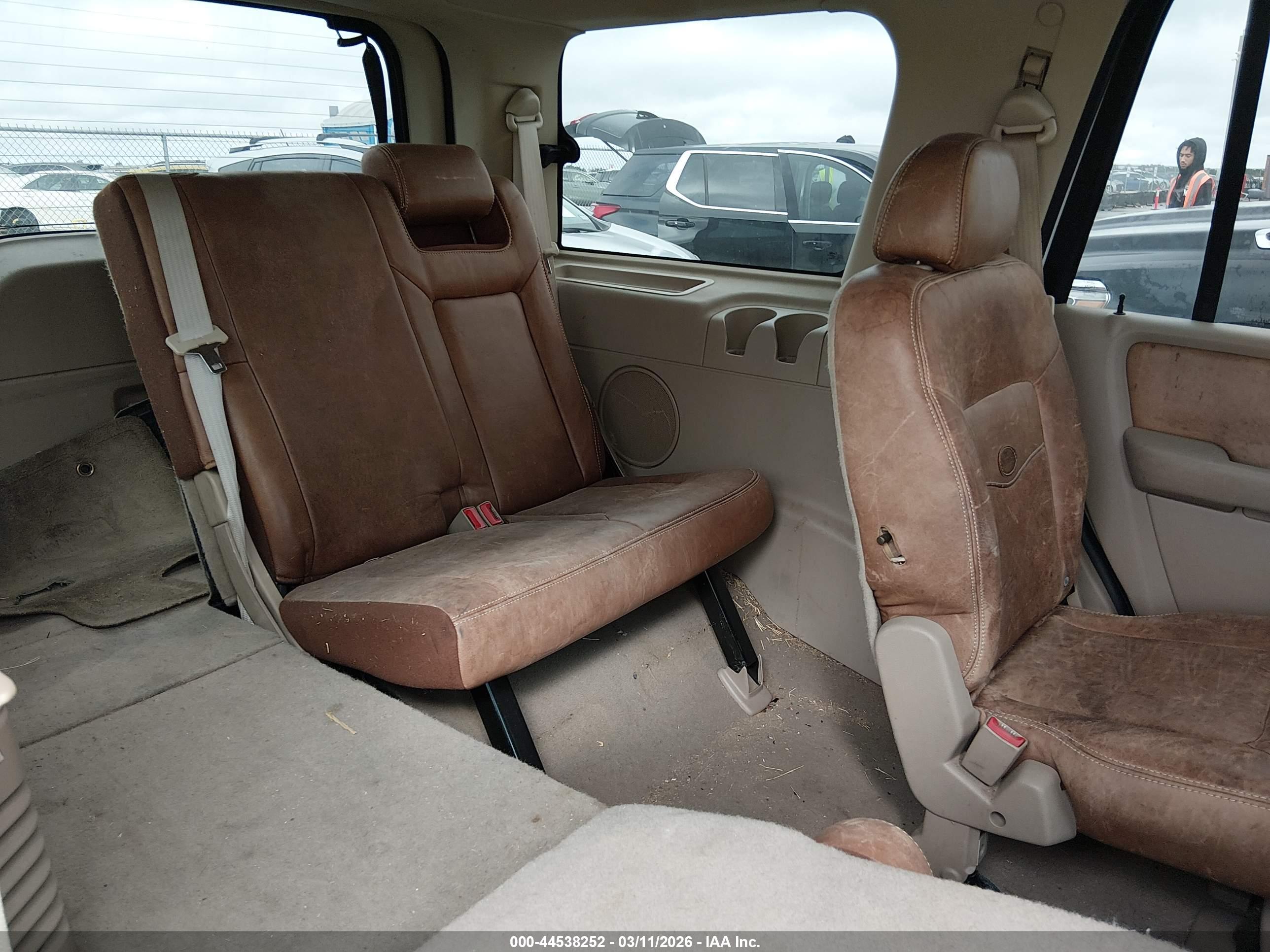 FORD EXPEDITION image 8
