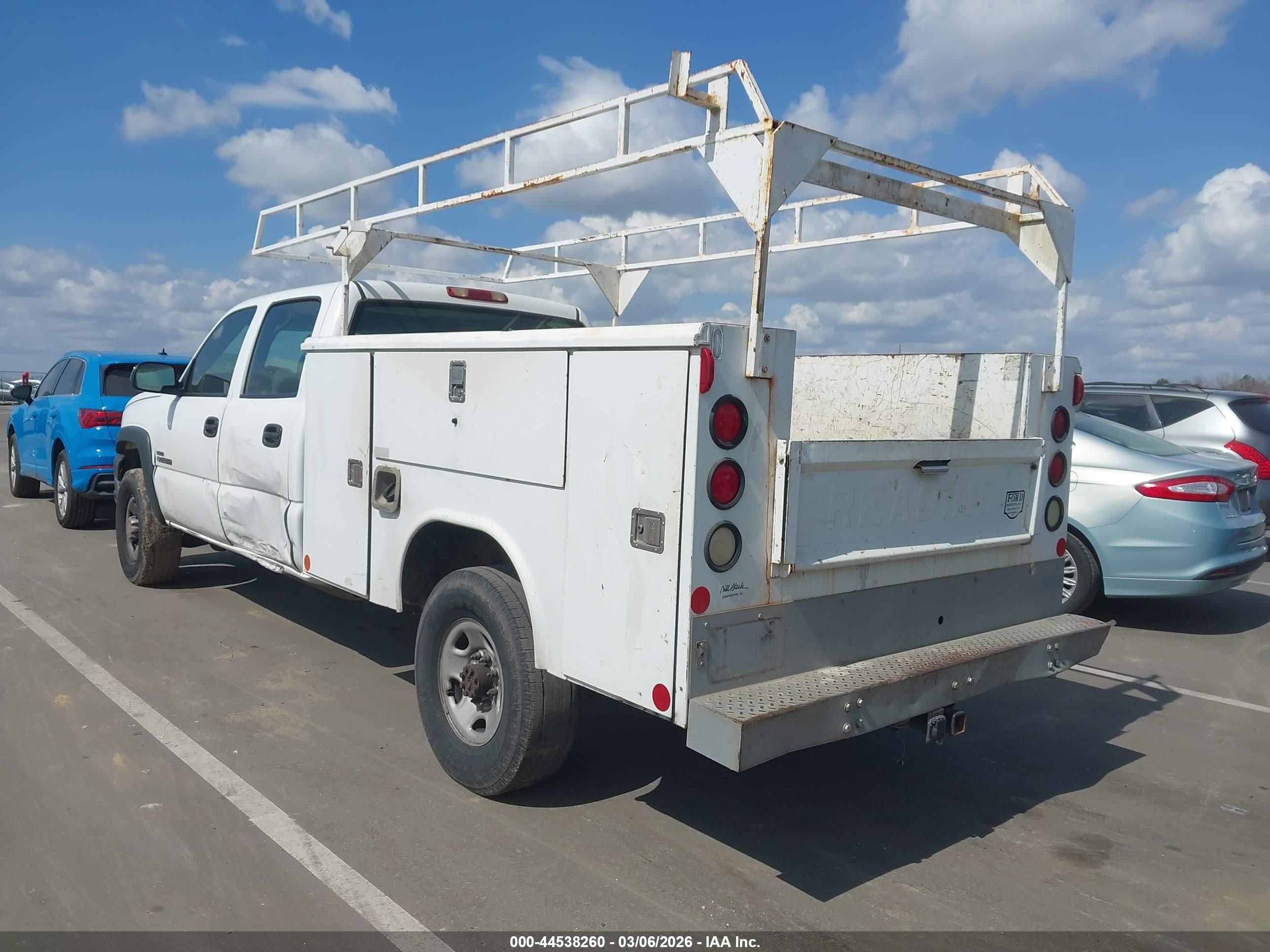 CHEVROLET SILVERADO image 3