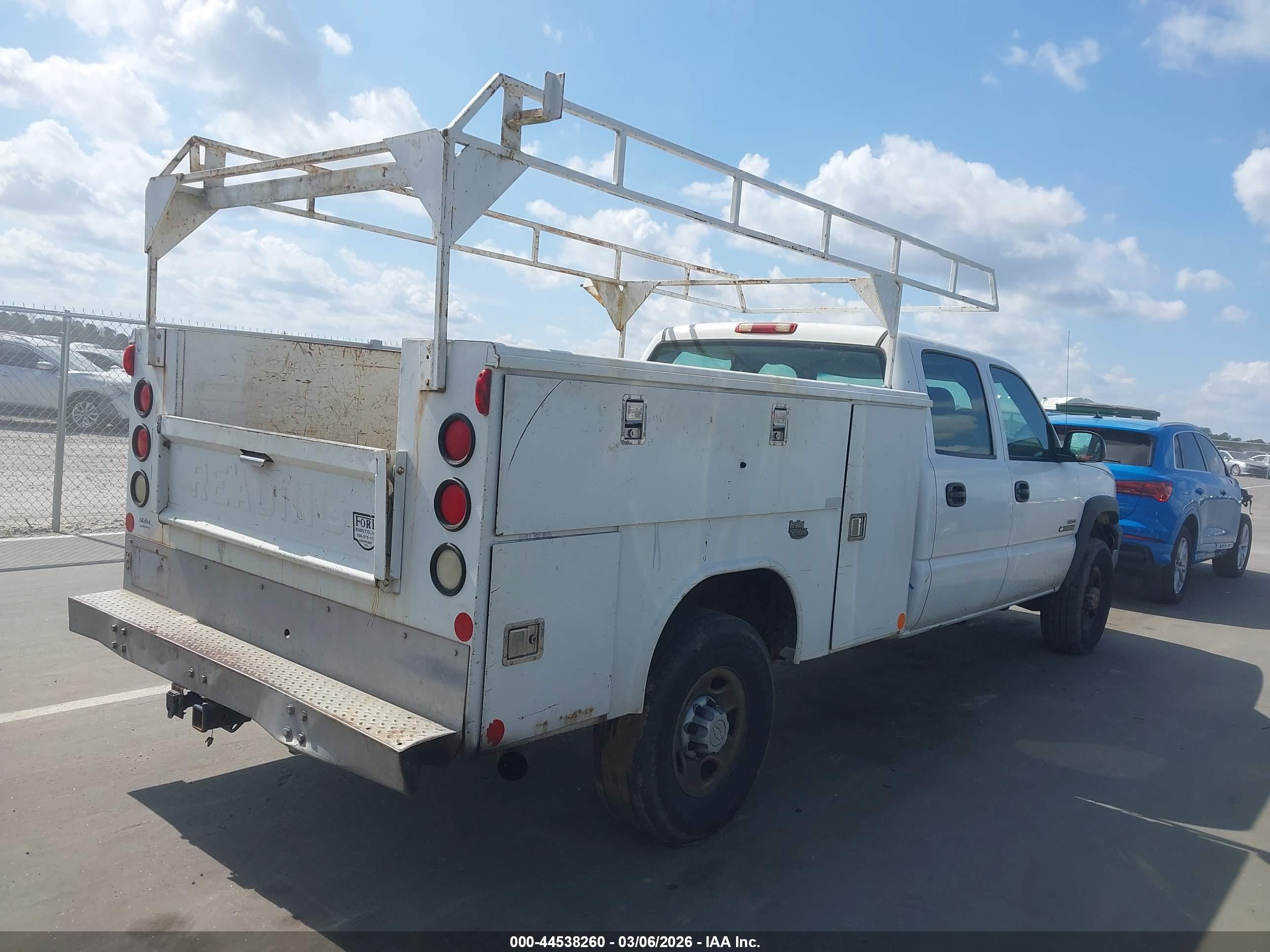 CHEVROLET SILVERADO image 4