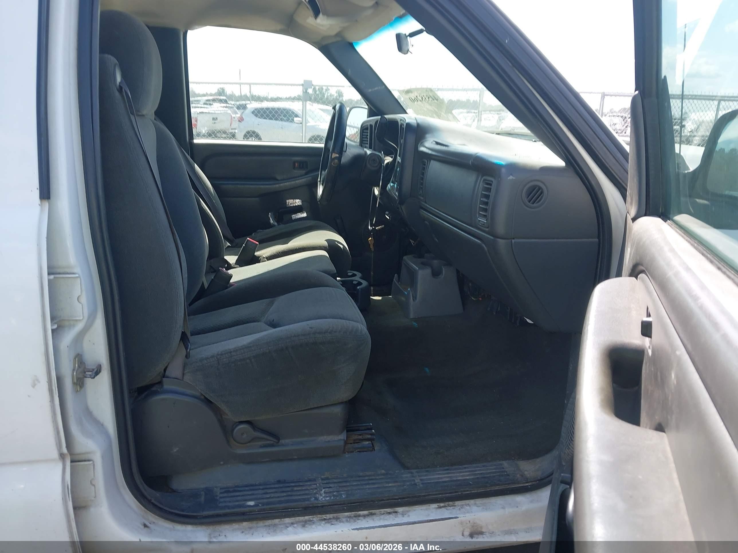 CHEVROLET SILVERADO image 5
