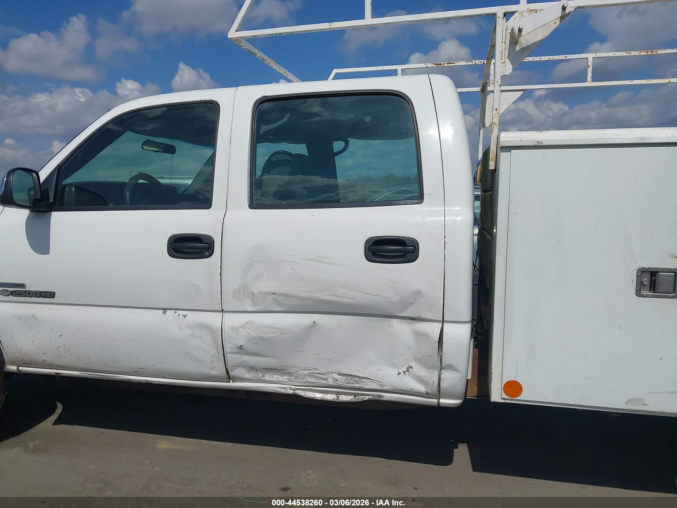 CHEVROLET SILVERADO image 6