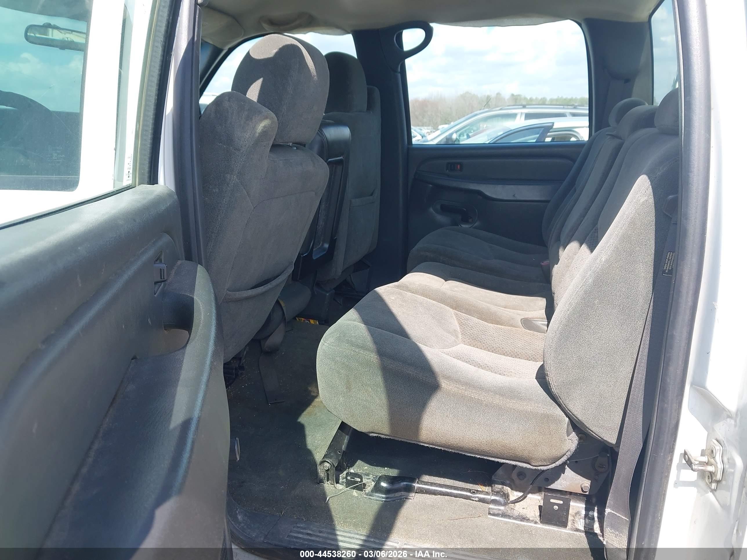 CHEVROLET SILVERADO image 8