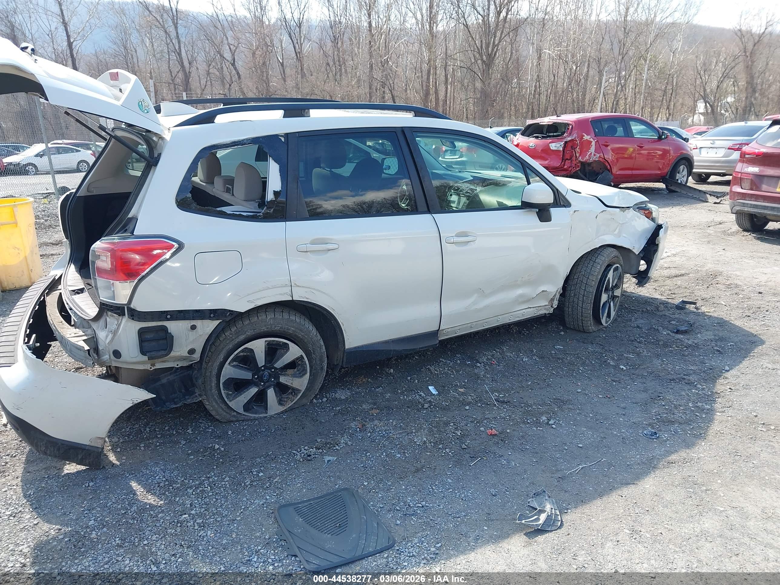 SUBARU FORESTER image 6