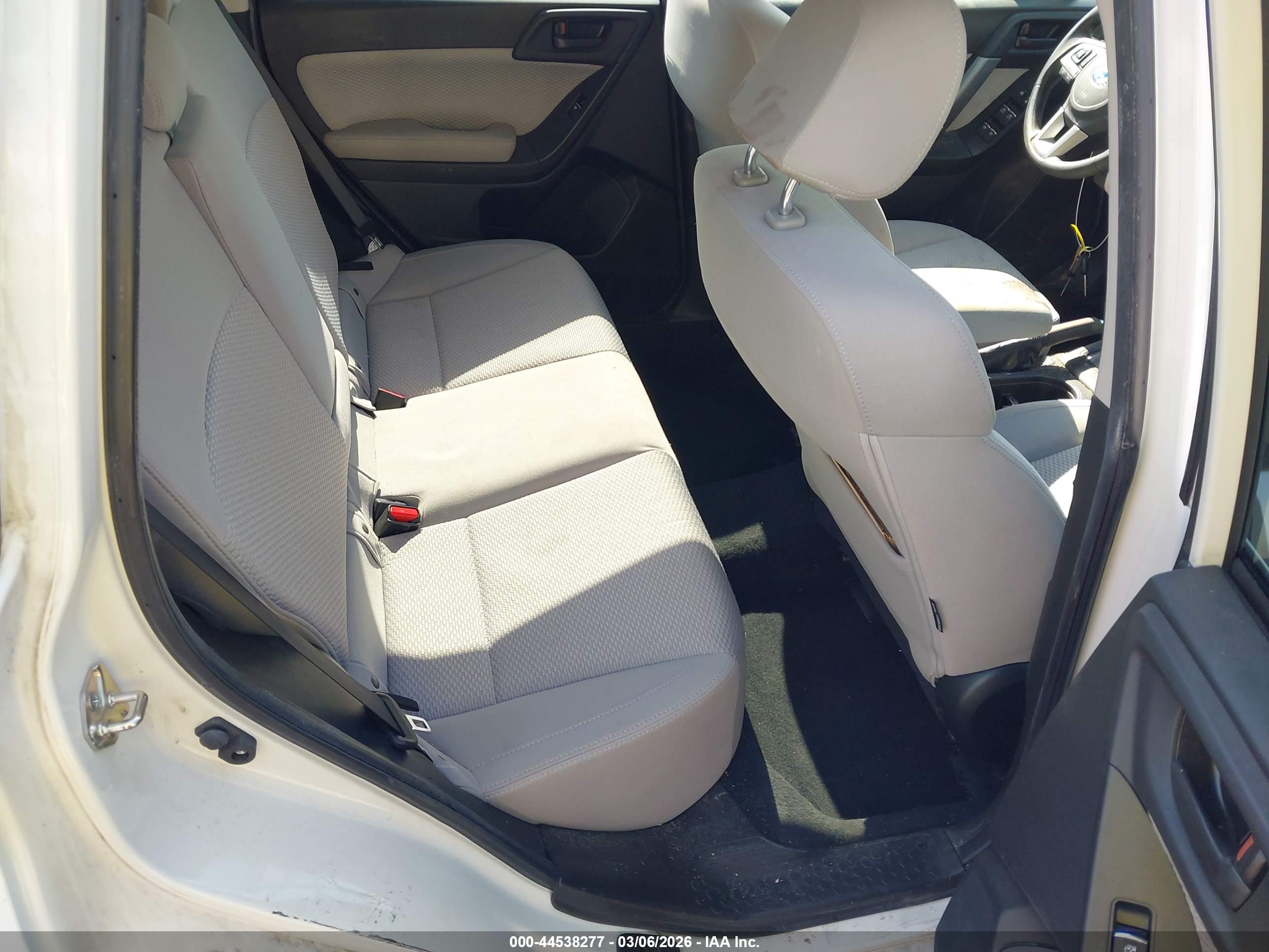 SUBARU FORESTER image 8