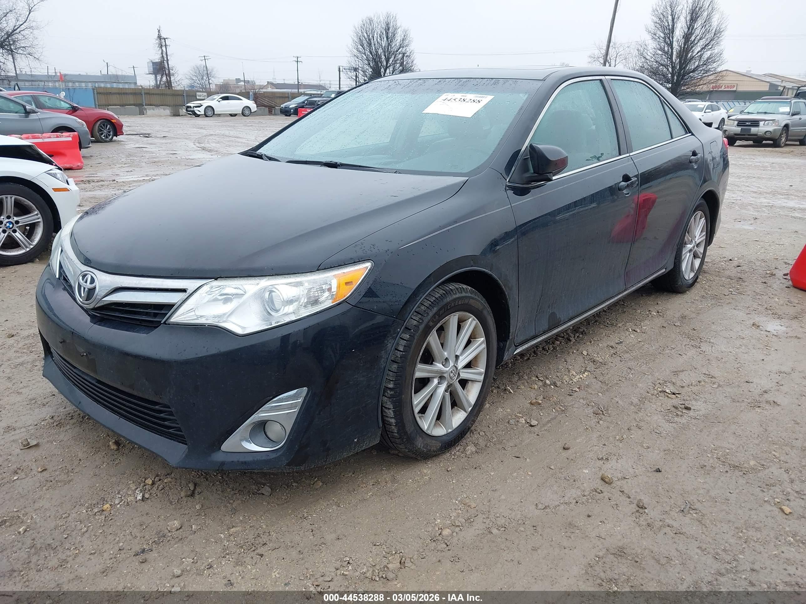 TOYOTA CAMRY image 2