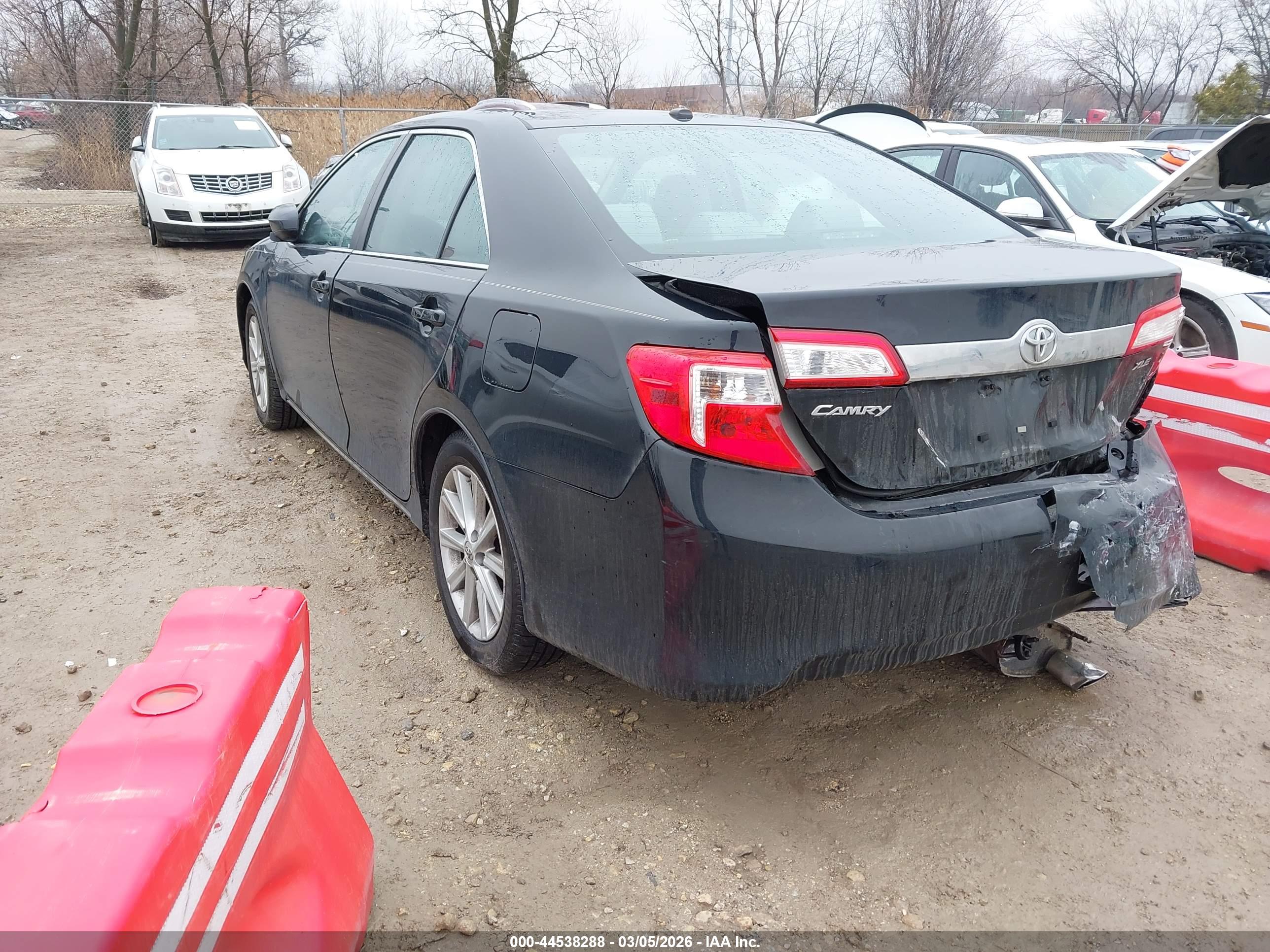 TOYOTA CAMRY image 3