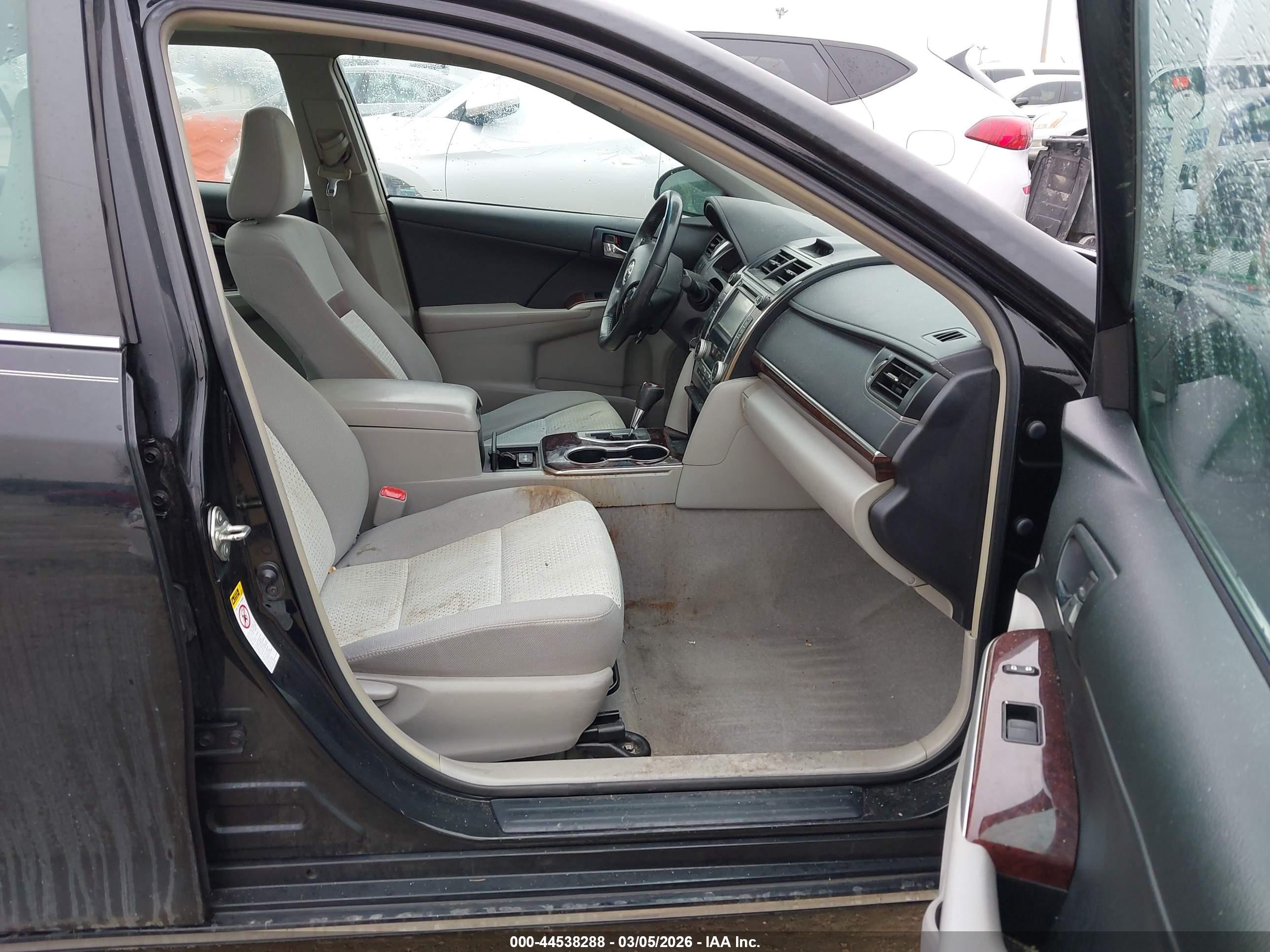TOYOTA CAMRY image 5