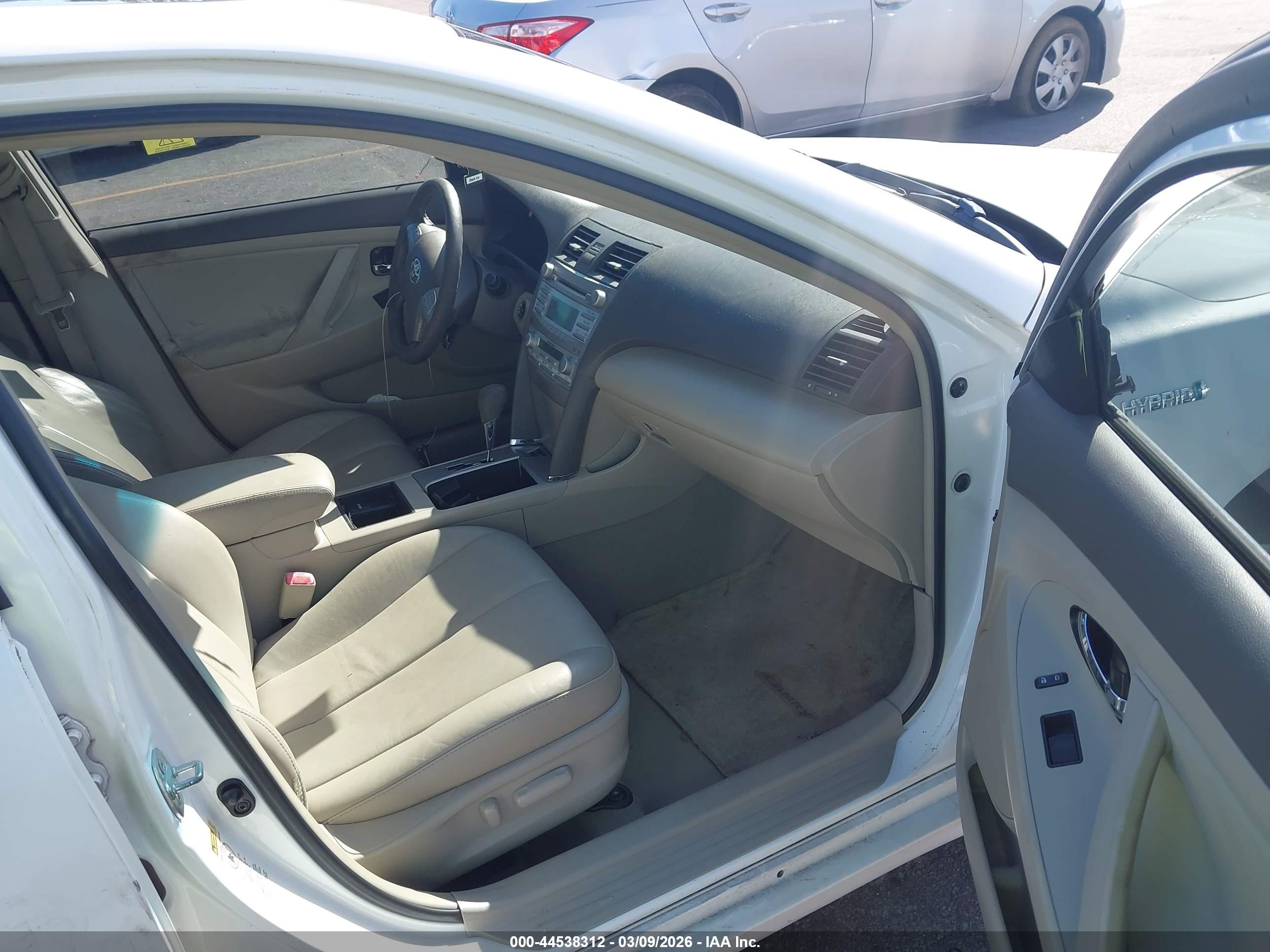 TOYOTA CAMRY image 5