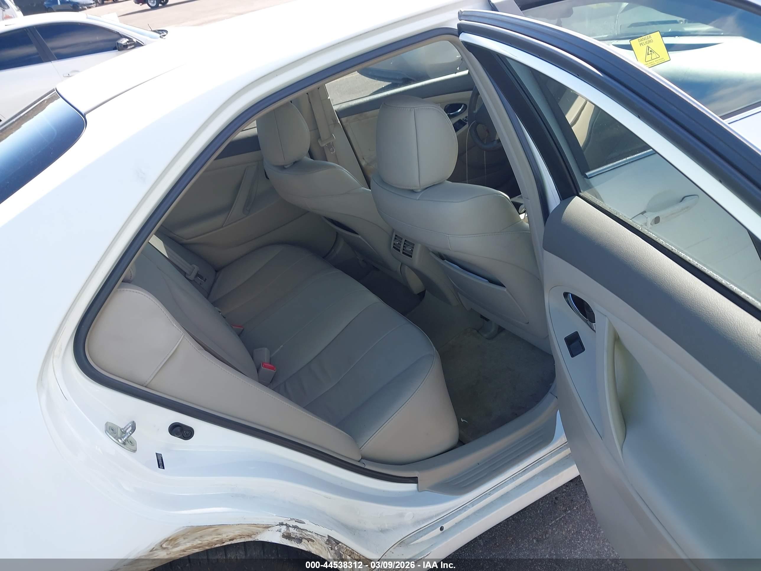 TOYOTA CAMRY image 8