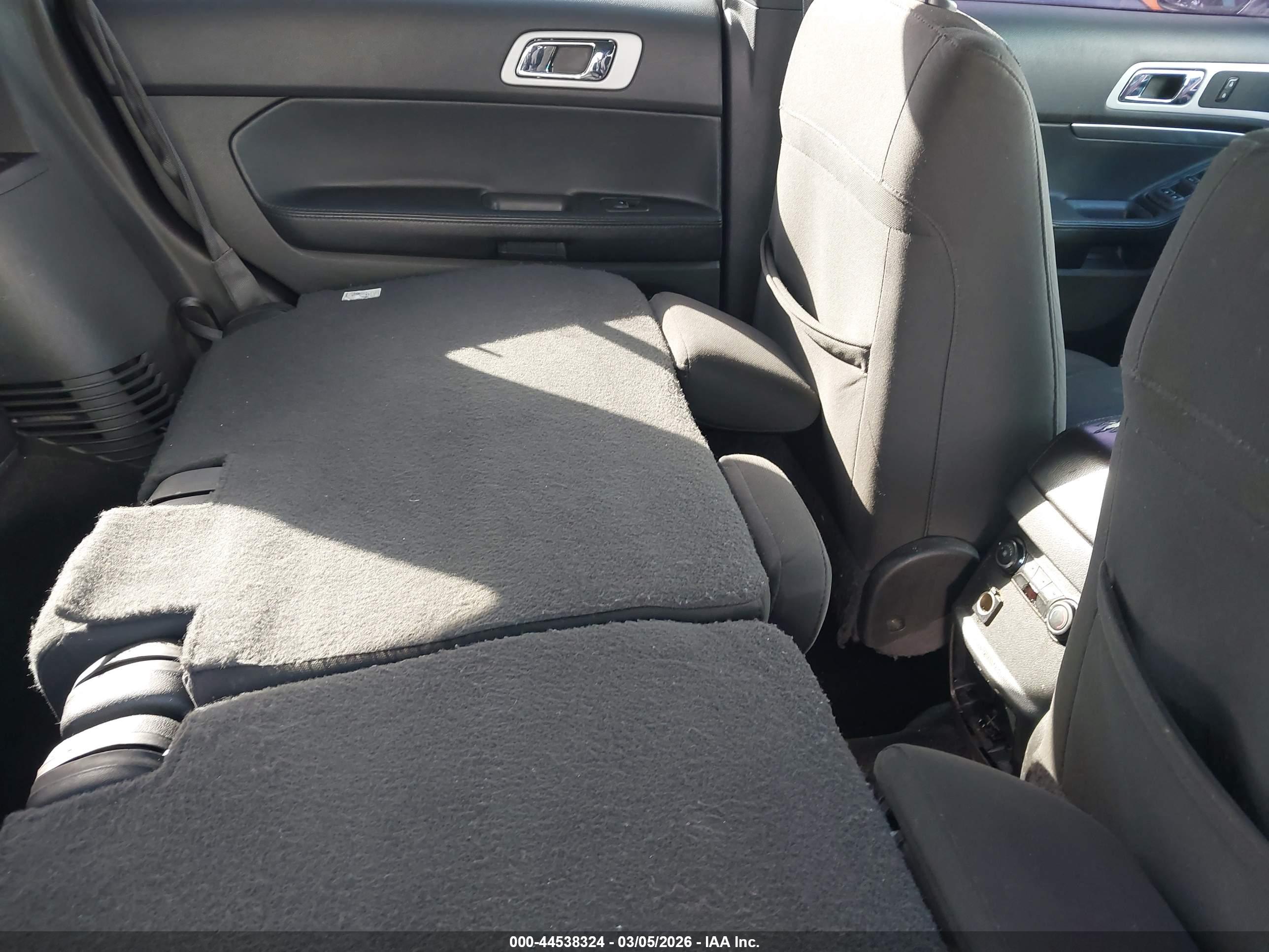 FORD EXPLORER image 8