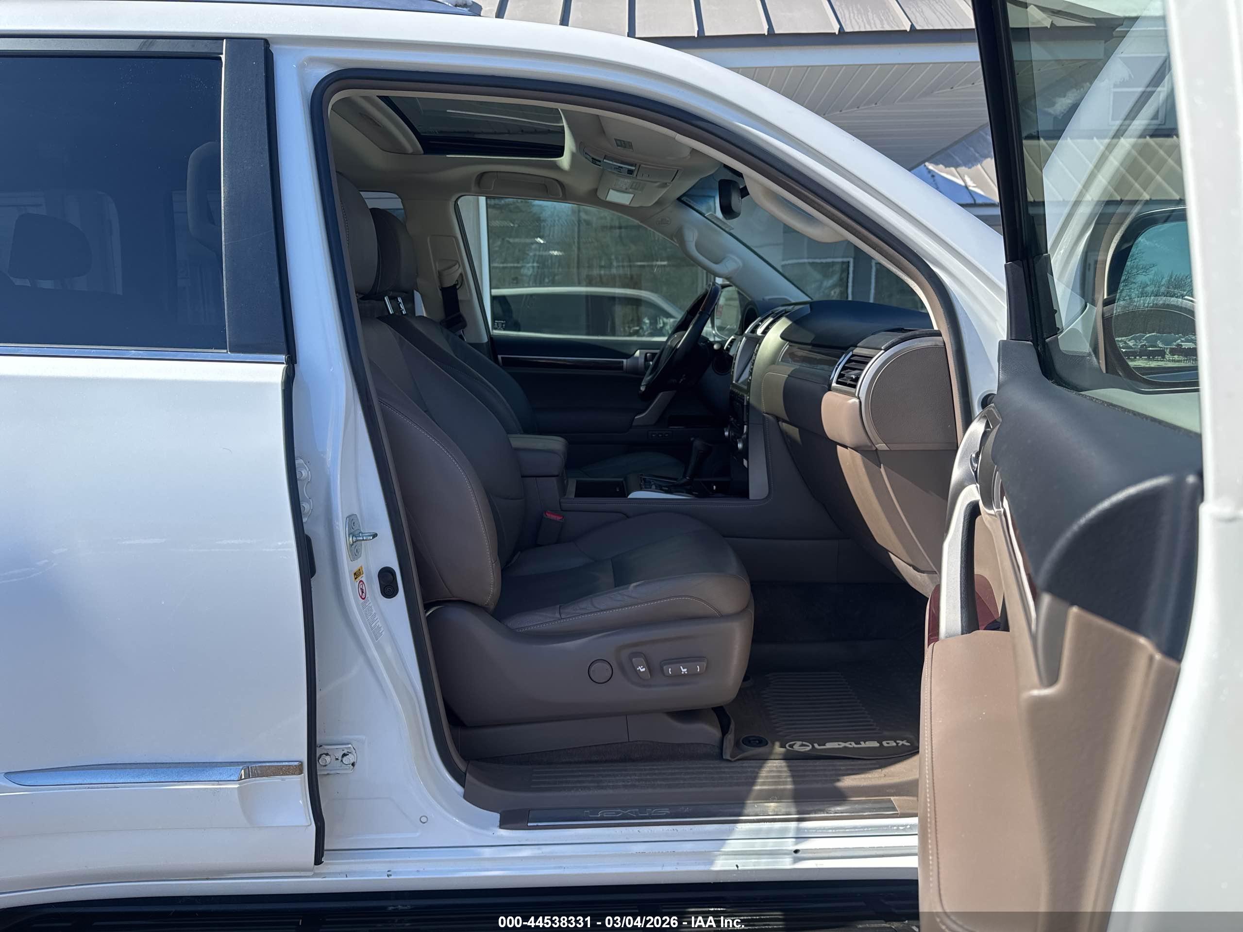 LEXUS GX image 5