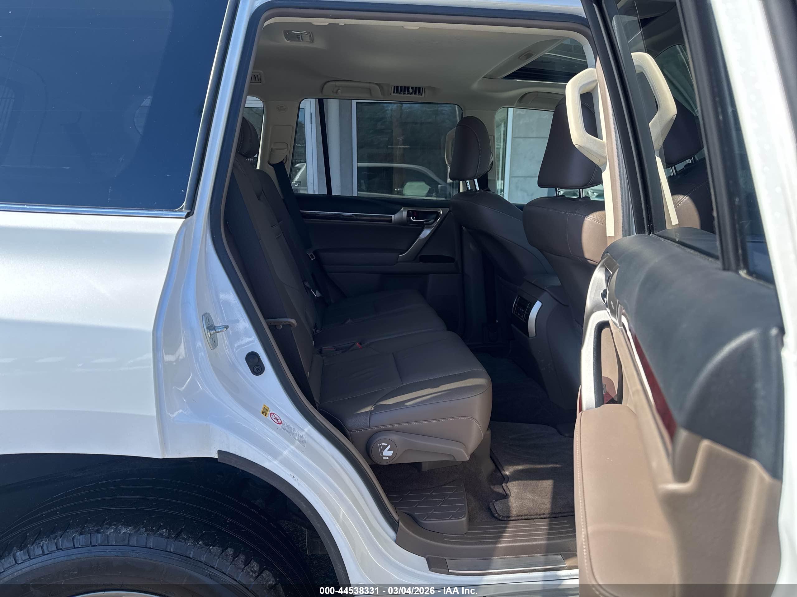 LEXUS GX image 8