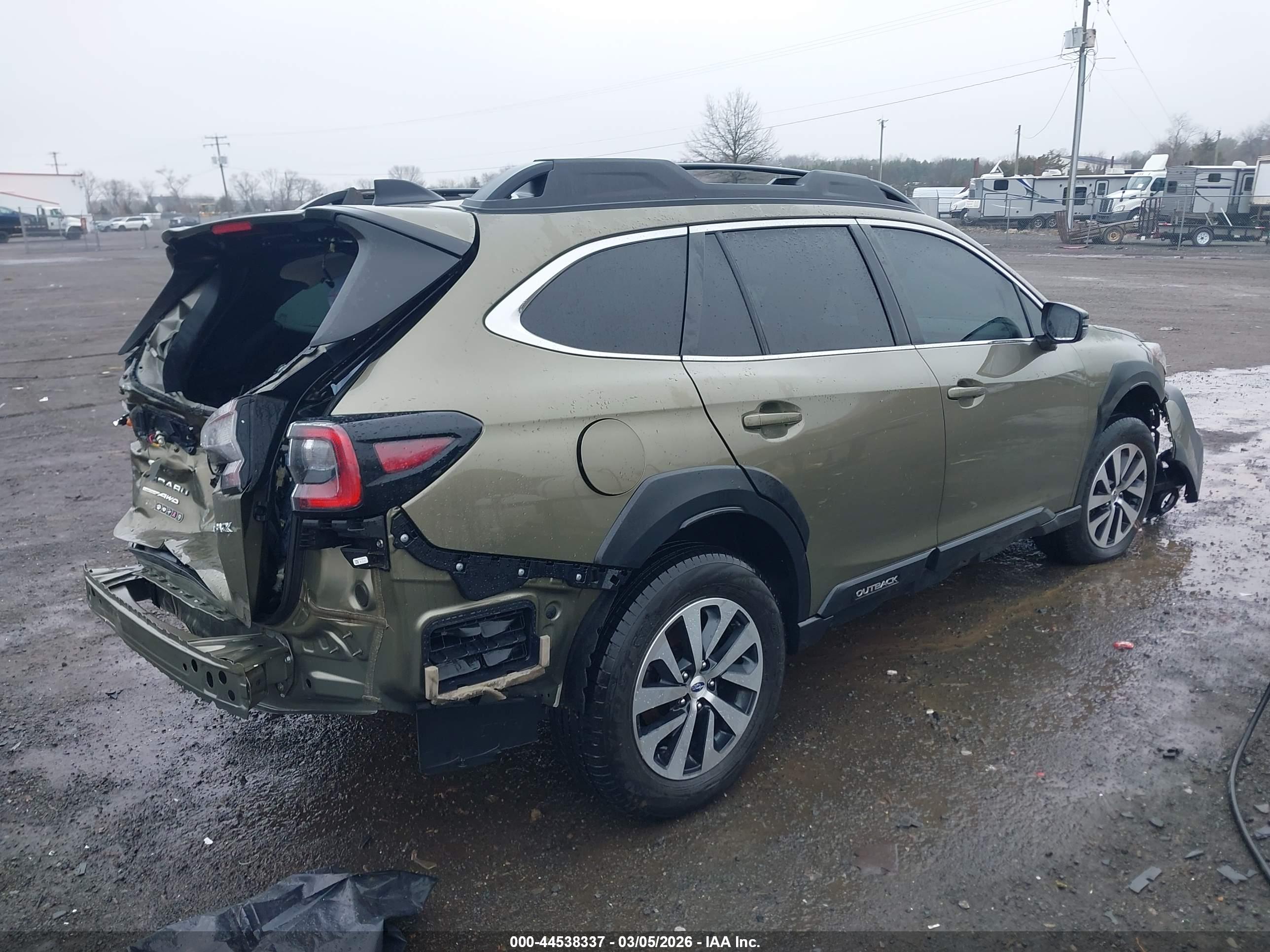 SUBARU OUTBACK image 4