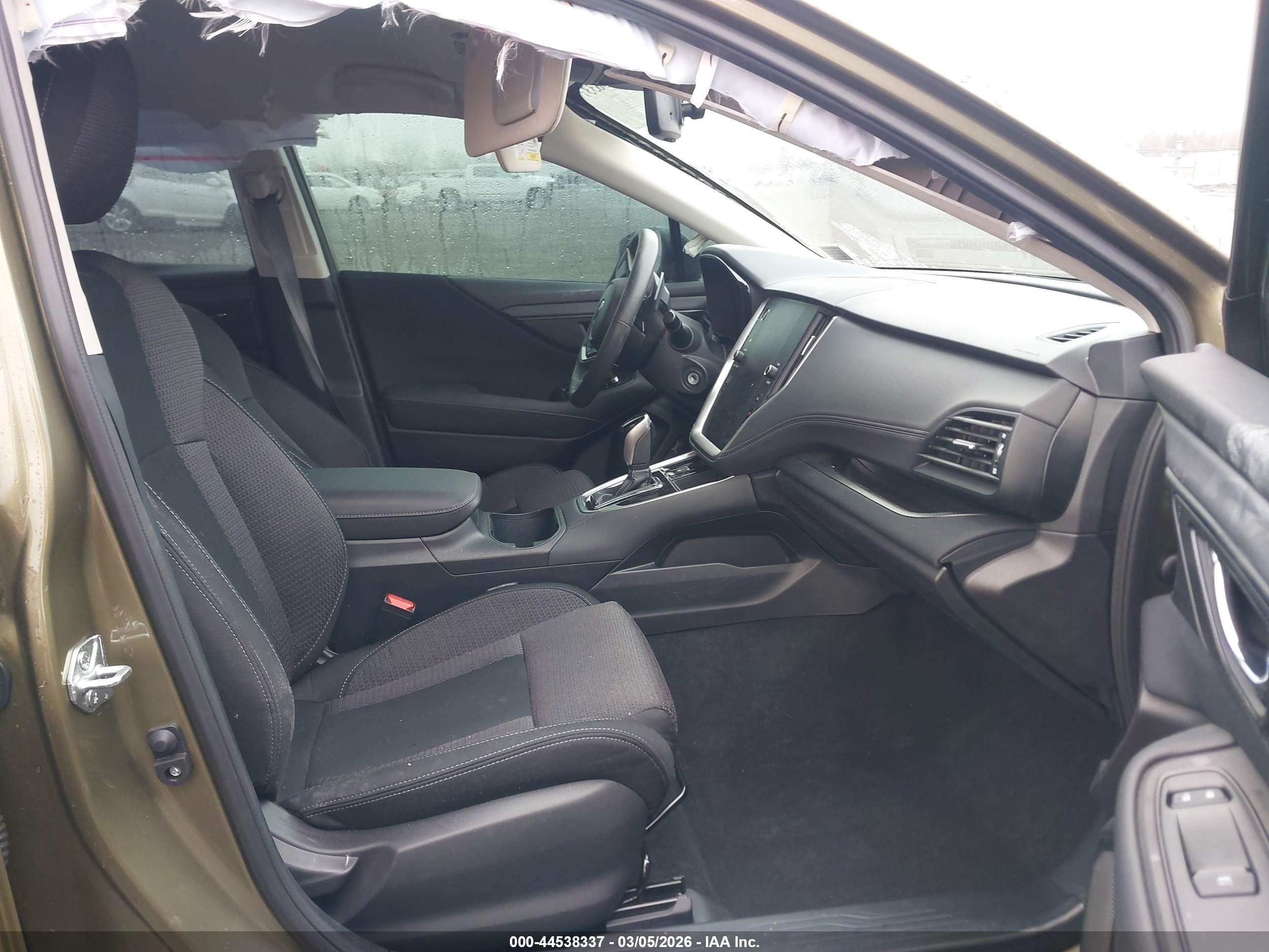 SUBARU OUTBACK image 5