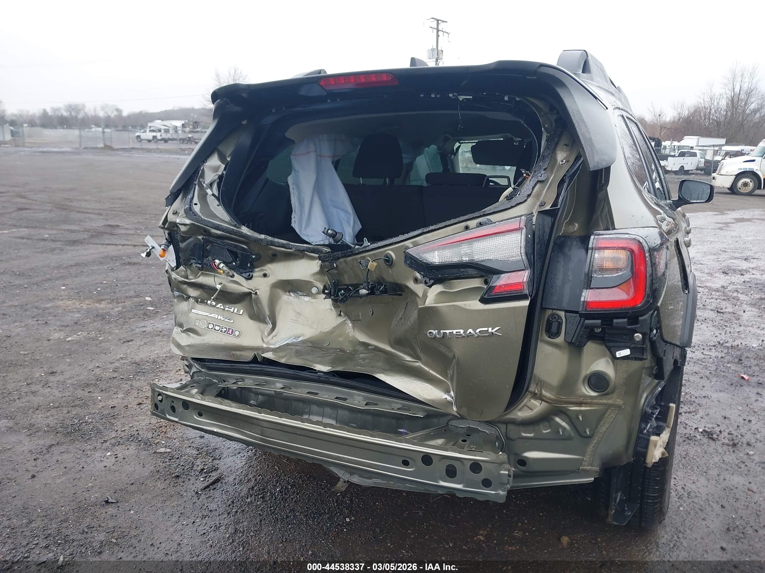 SUBARU OUTBACK image 6