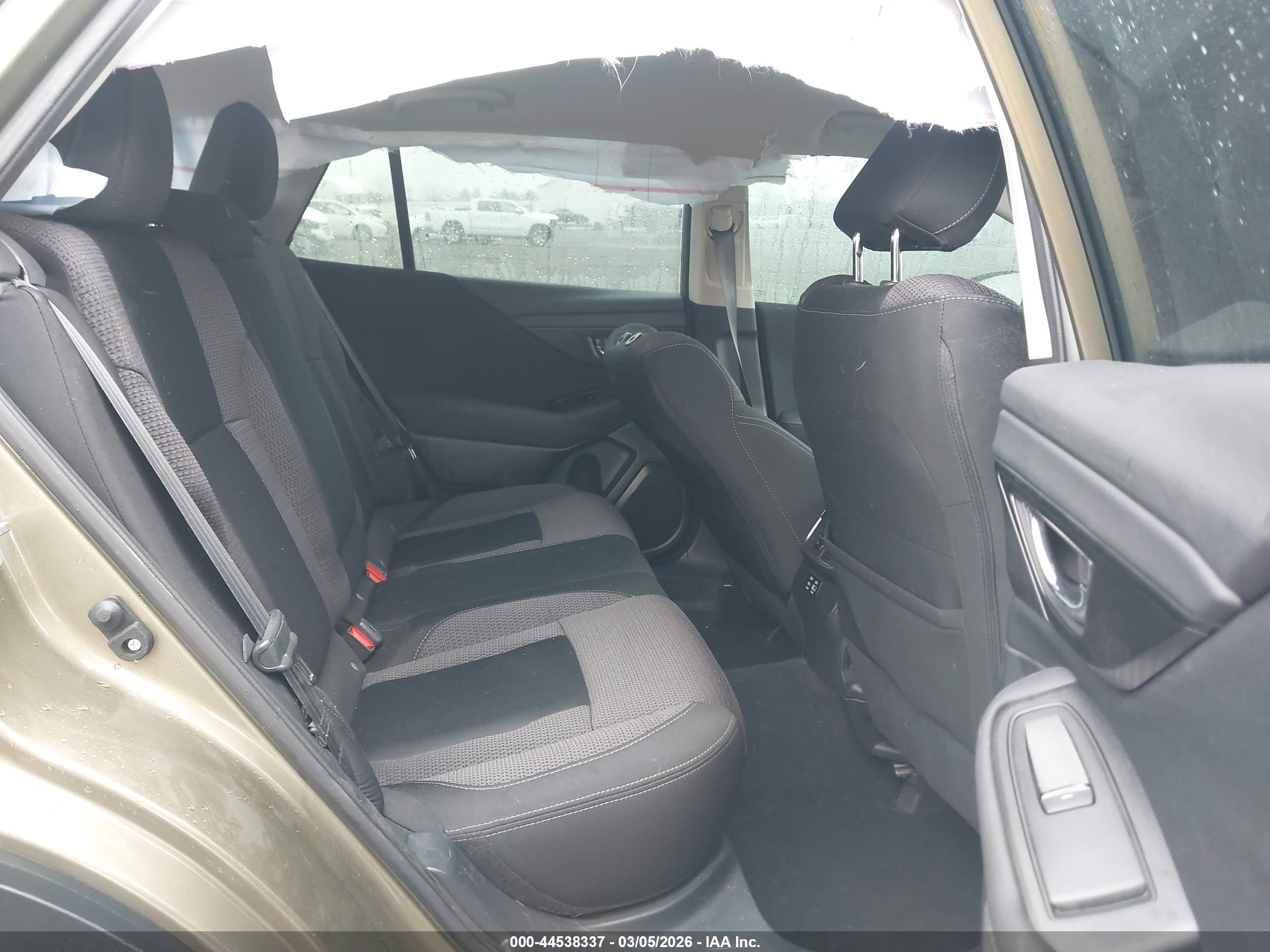 SUBARU OUTBACK image 8