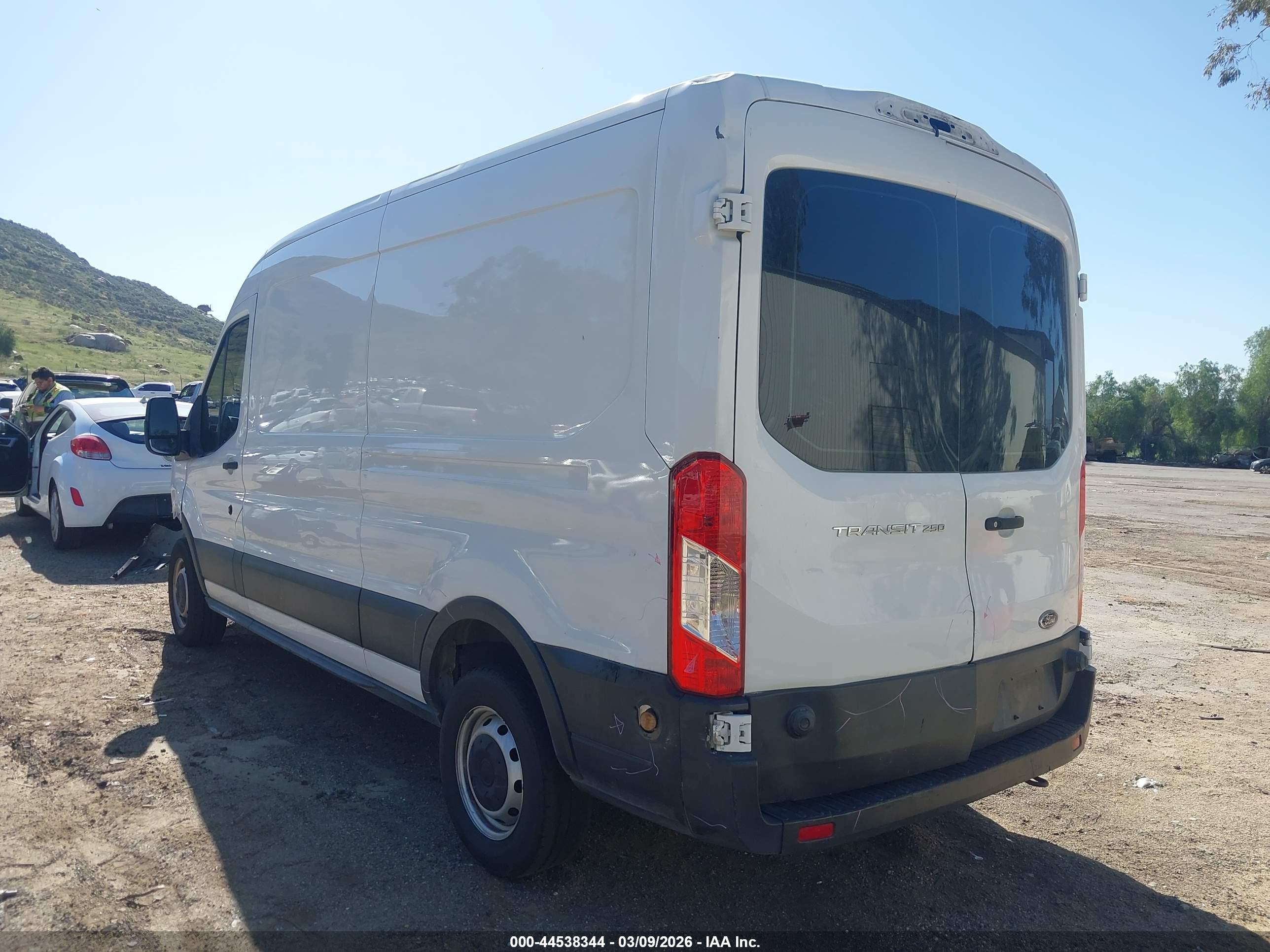 FORD TRANSIT-250 image 3