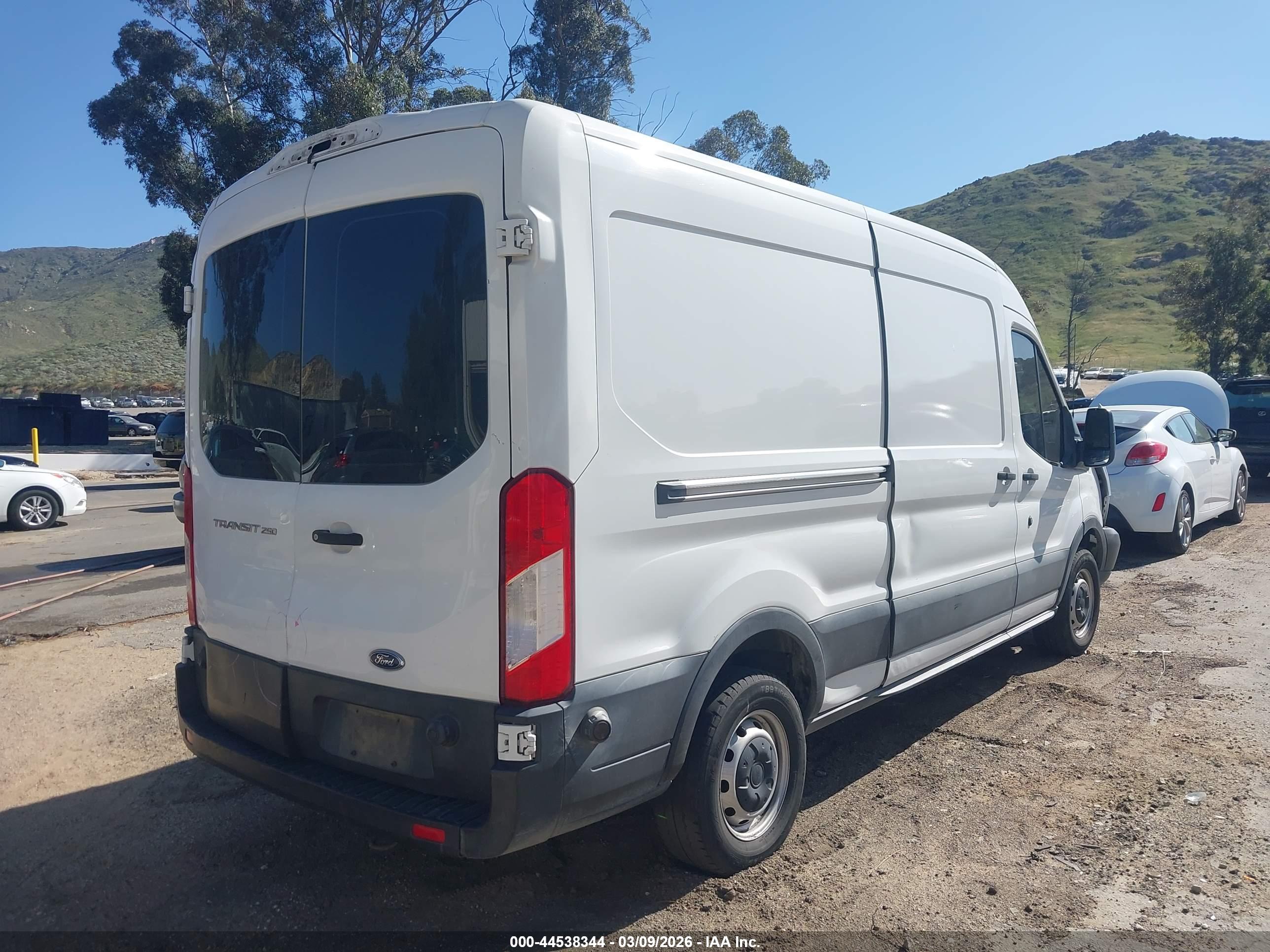 FORD TRANSIT-250 image 4