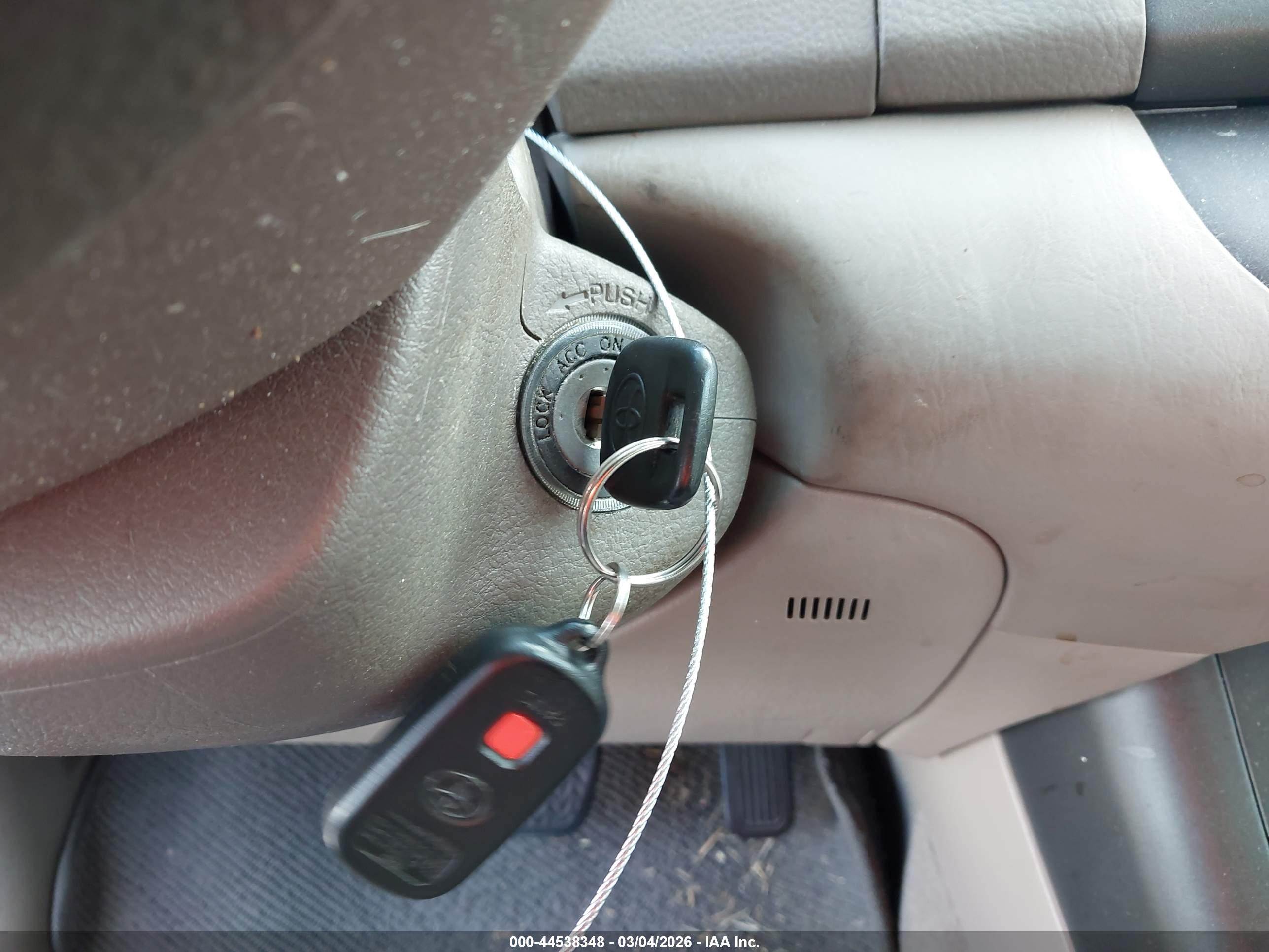 TOYOTA CAMRY image 11