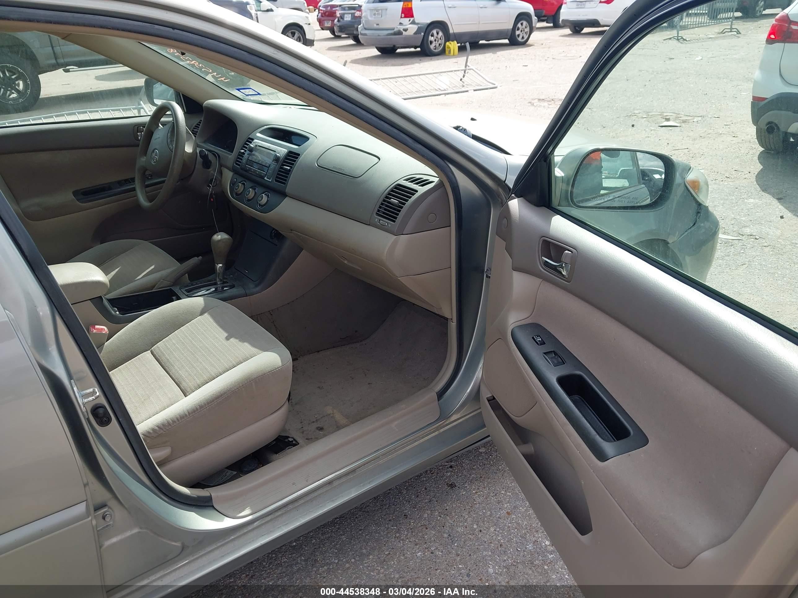 TOYOTA CAMRY image 5
