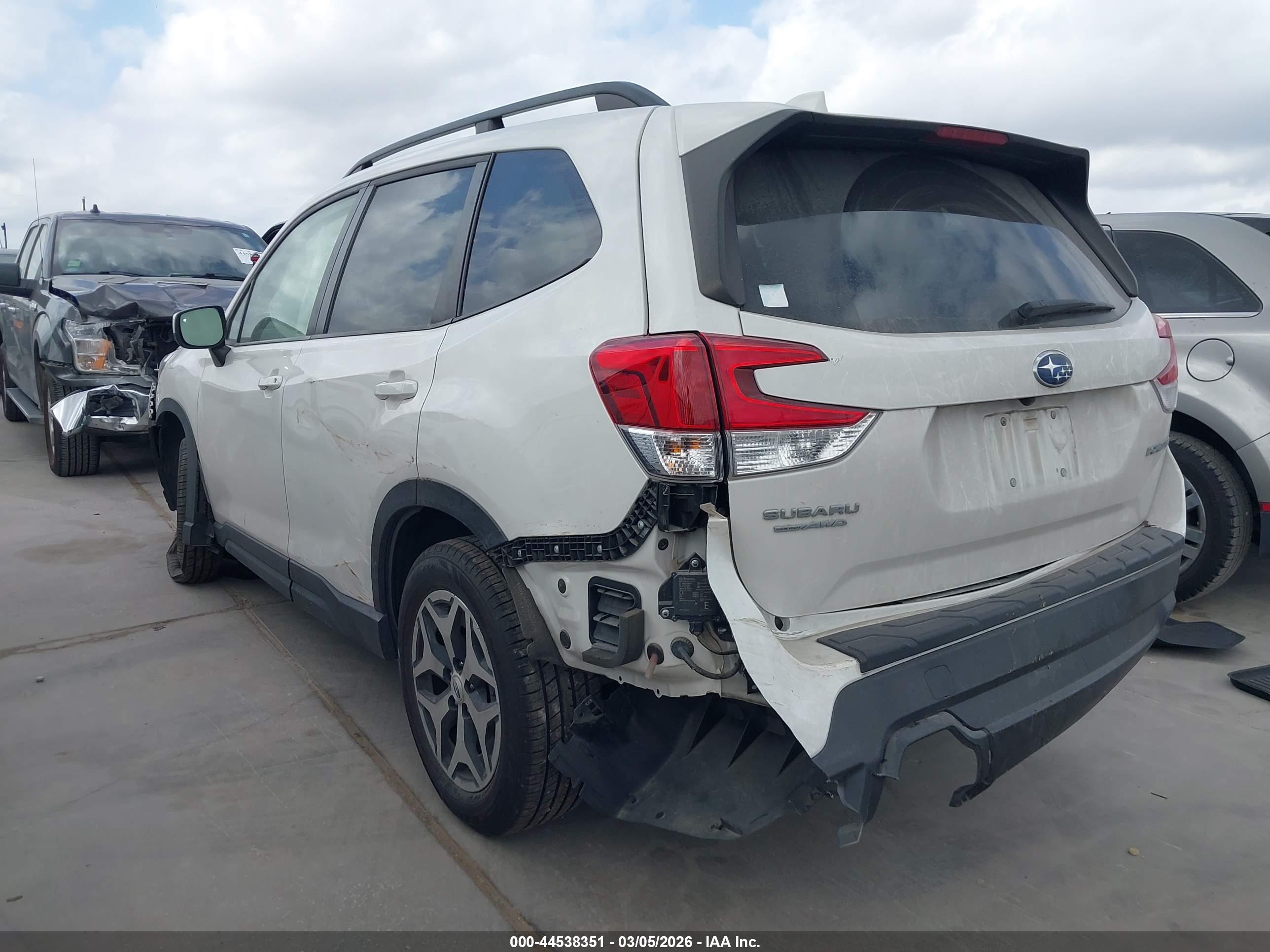 SUBARU FORESTER image 3