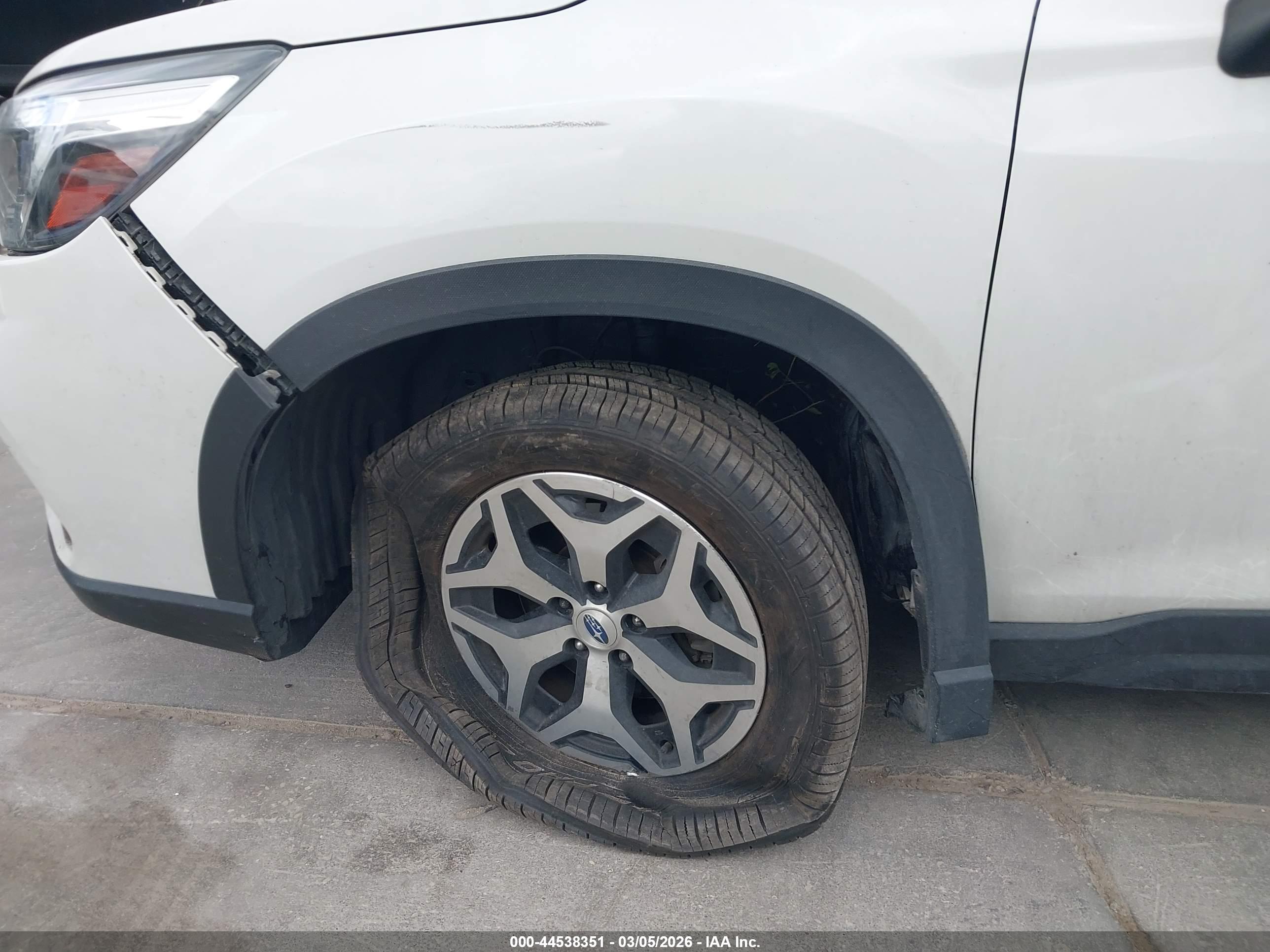 SUBARU FORESTER image 6