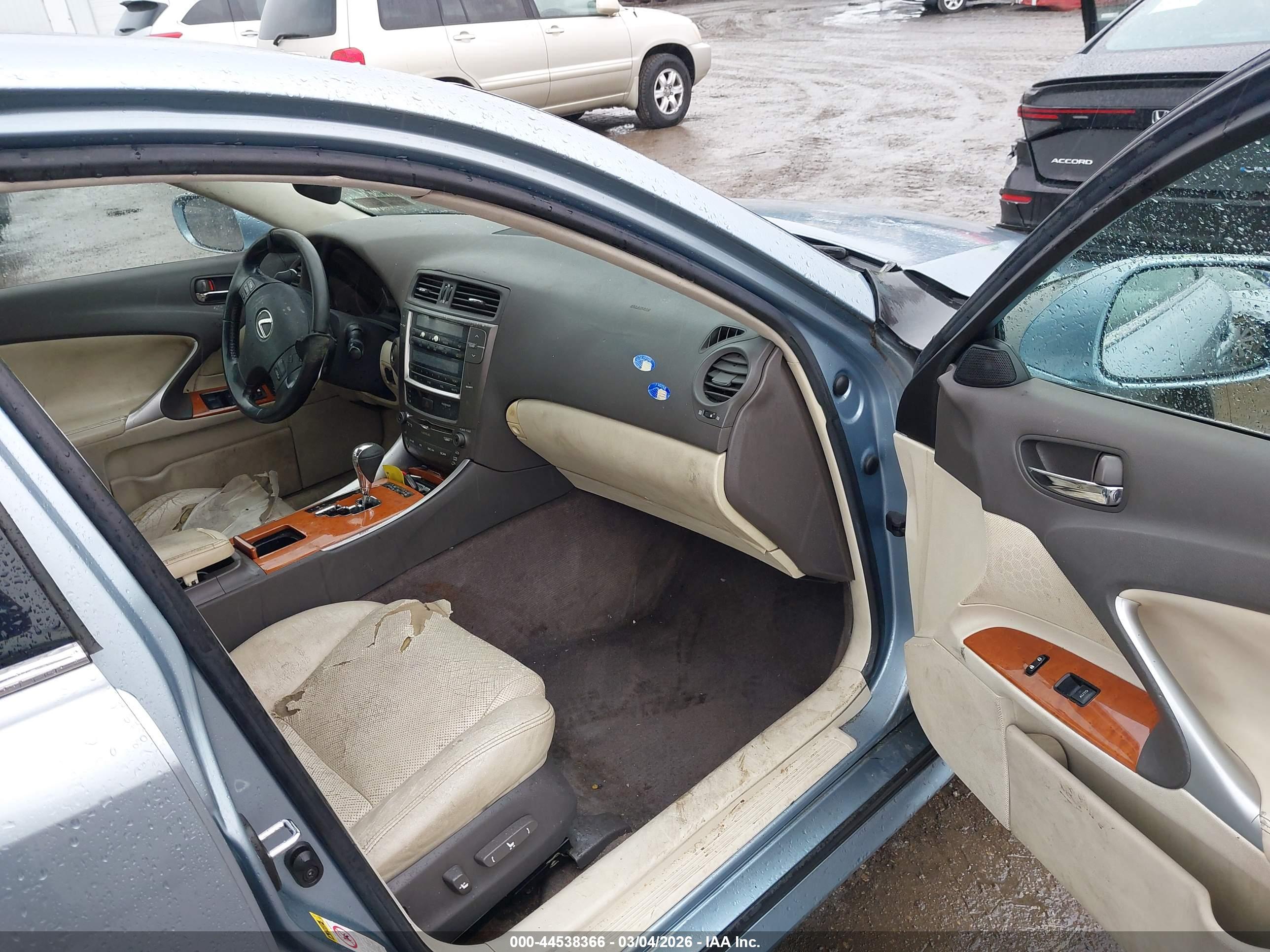 LEXUS IS image 5