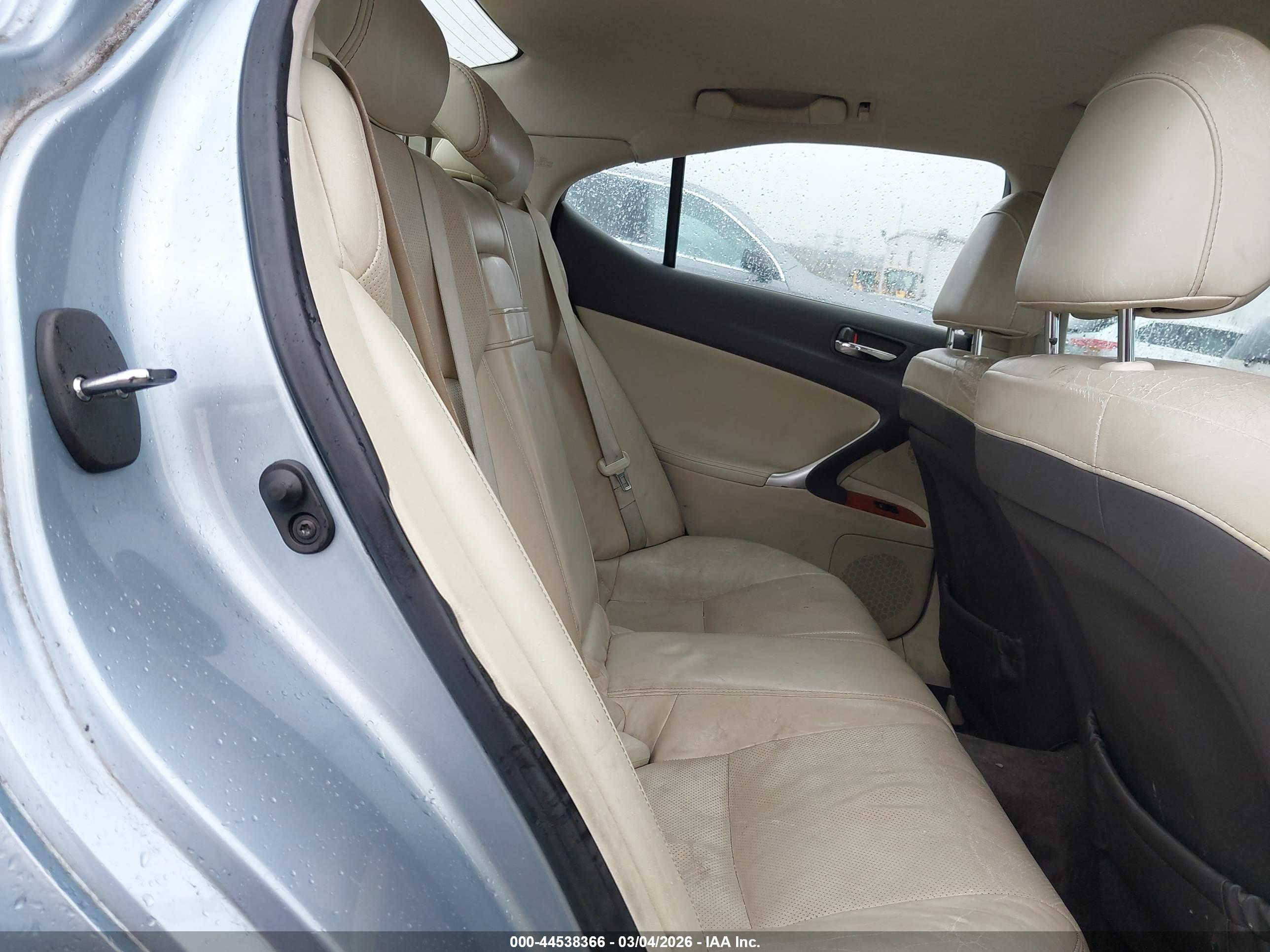 LEXUS IS image 8