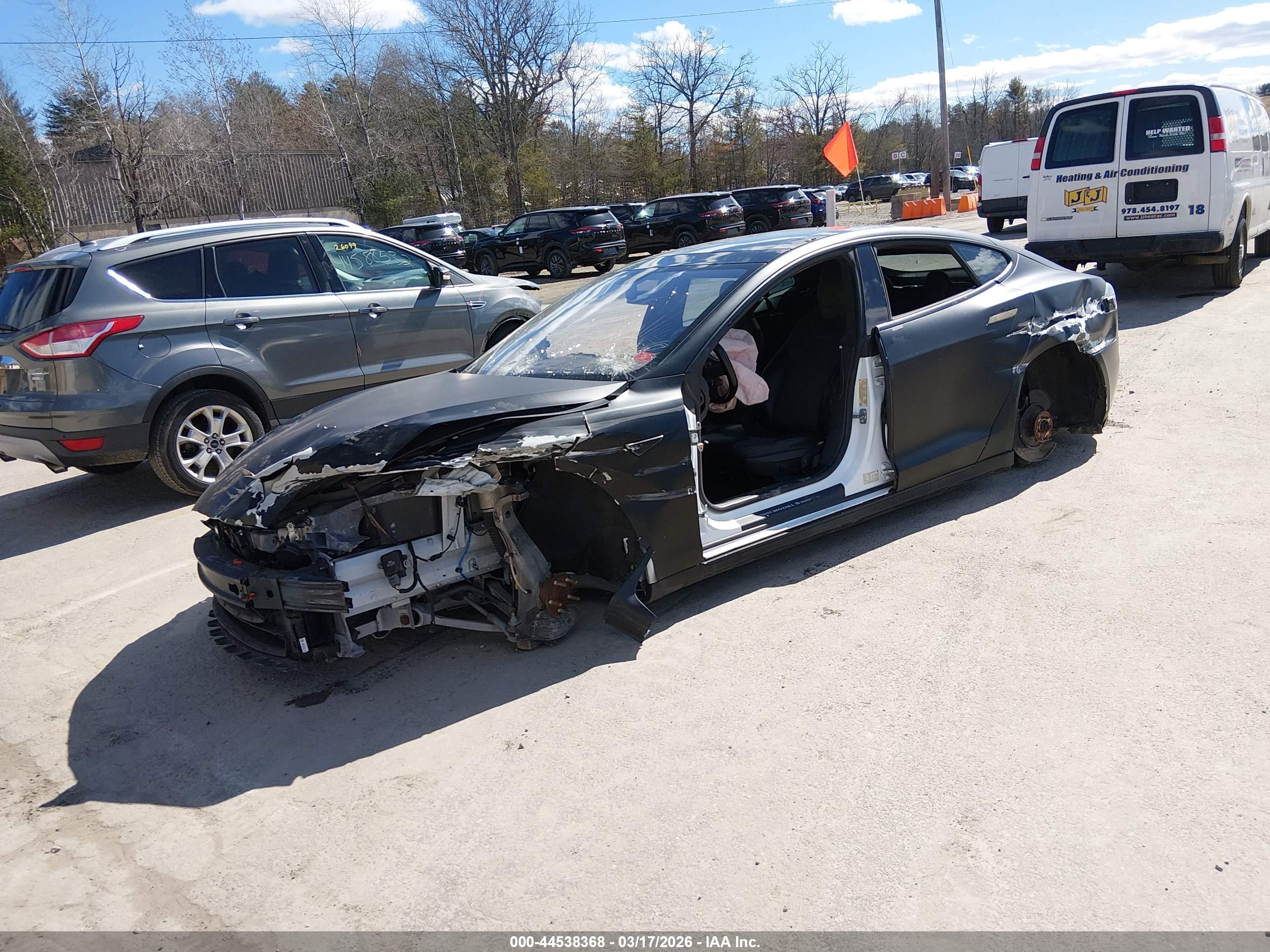 TESLA MODEL image 2