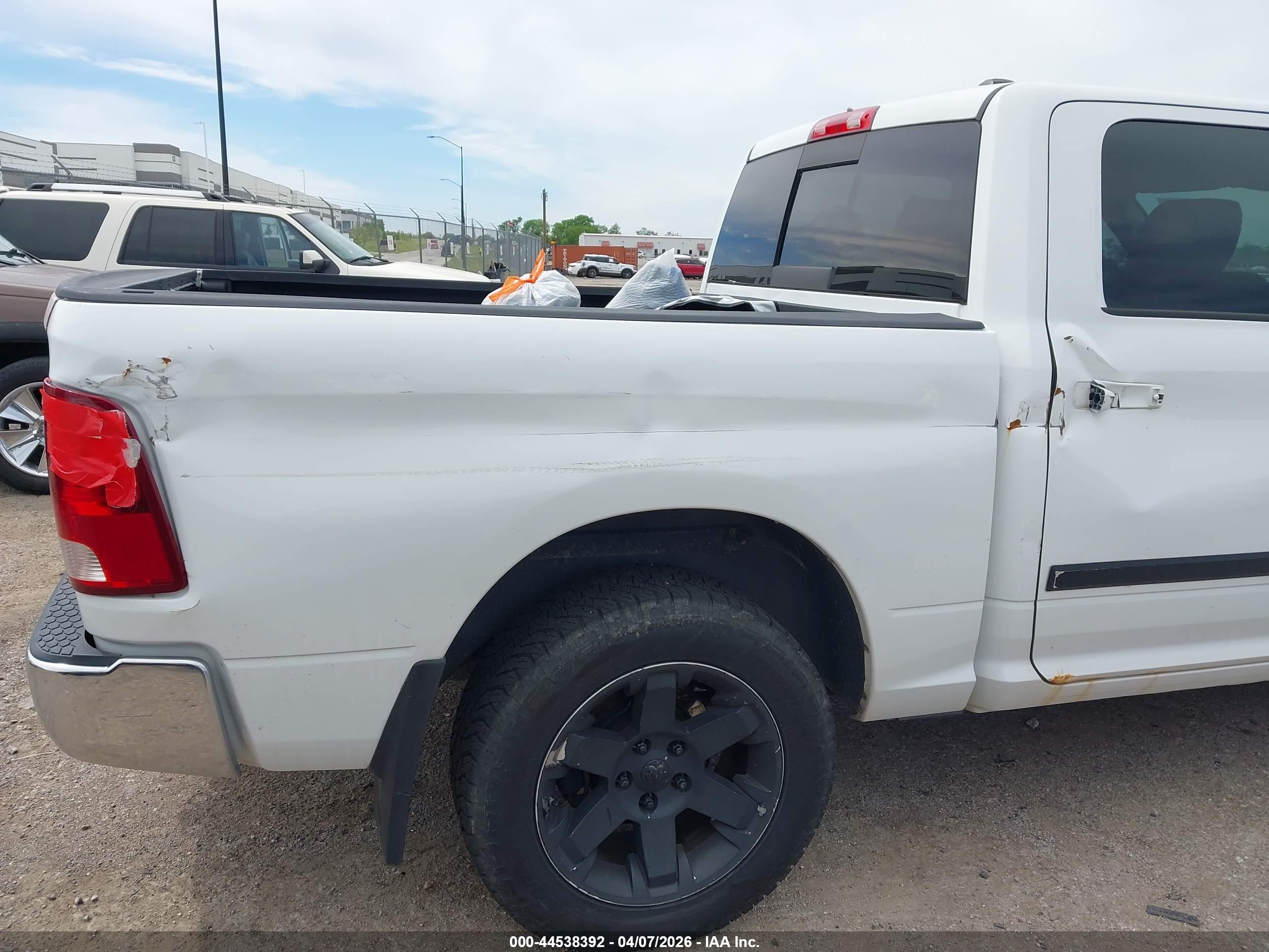 DODGE RAM image 6