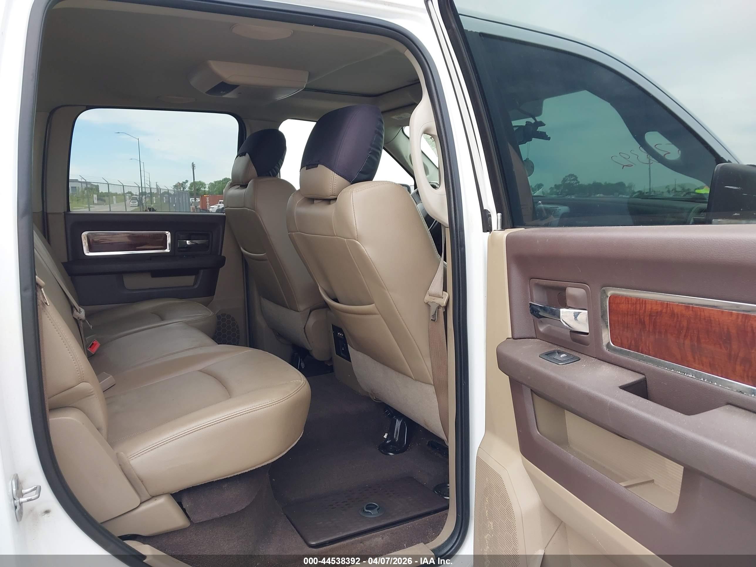DODGE RAM image 8
