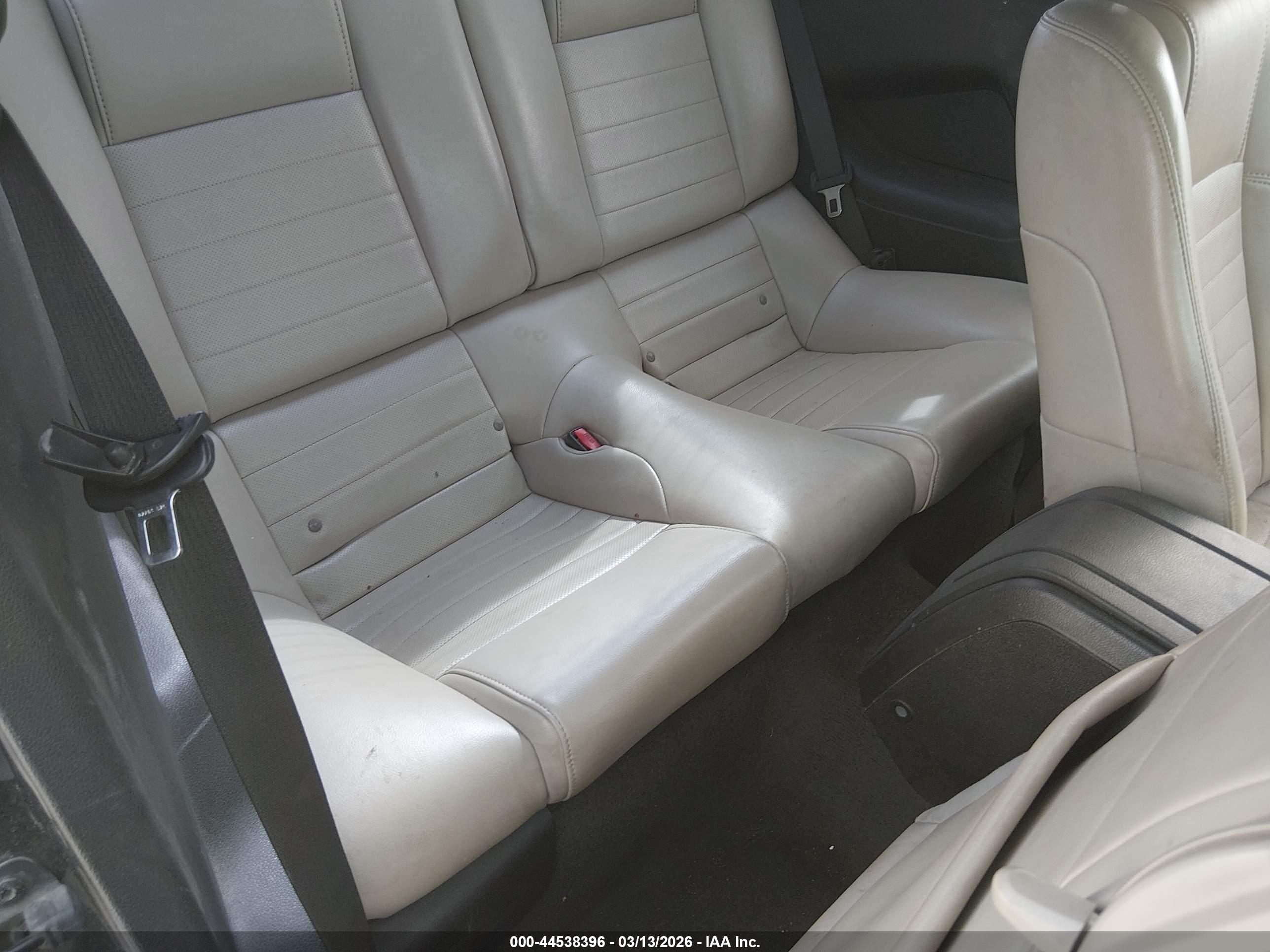 FORD MUSTANG image 8