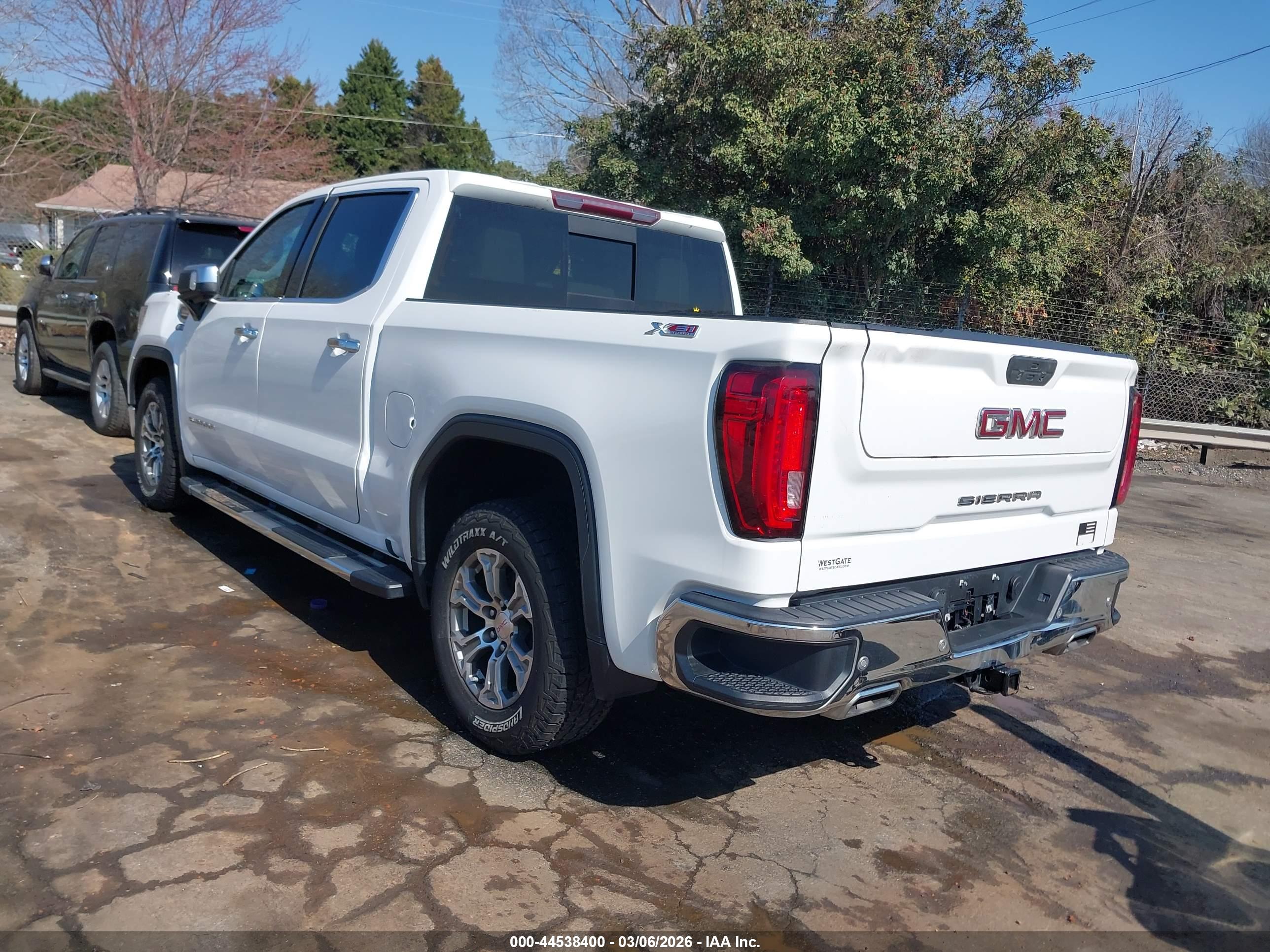 GMC SIERRA image 3