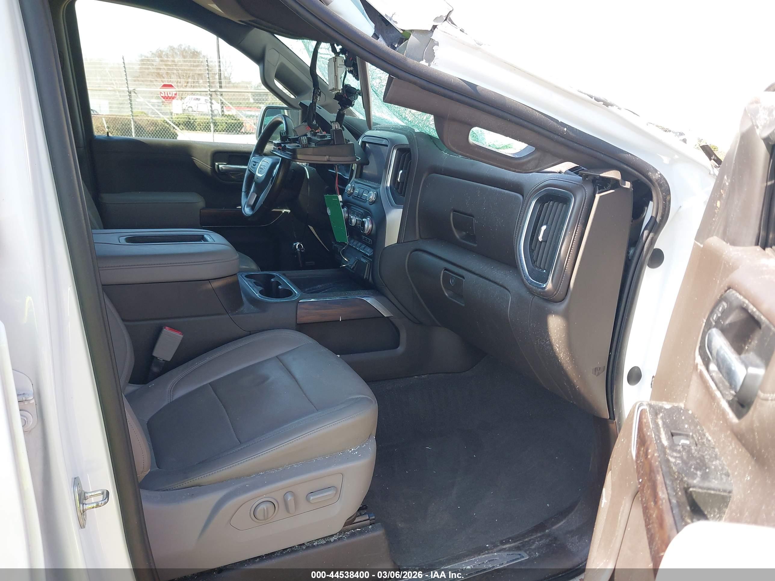GMC SIERRA image 5