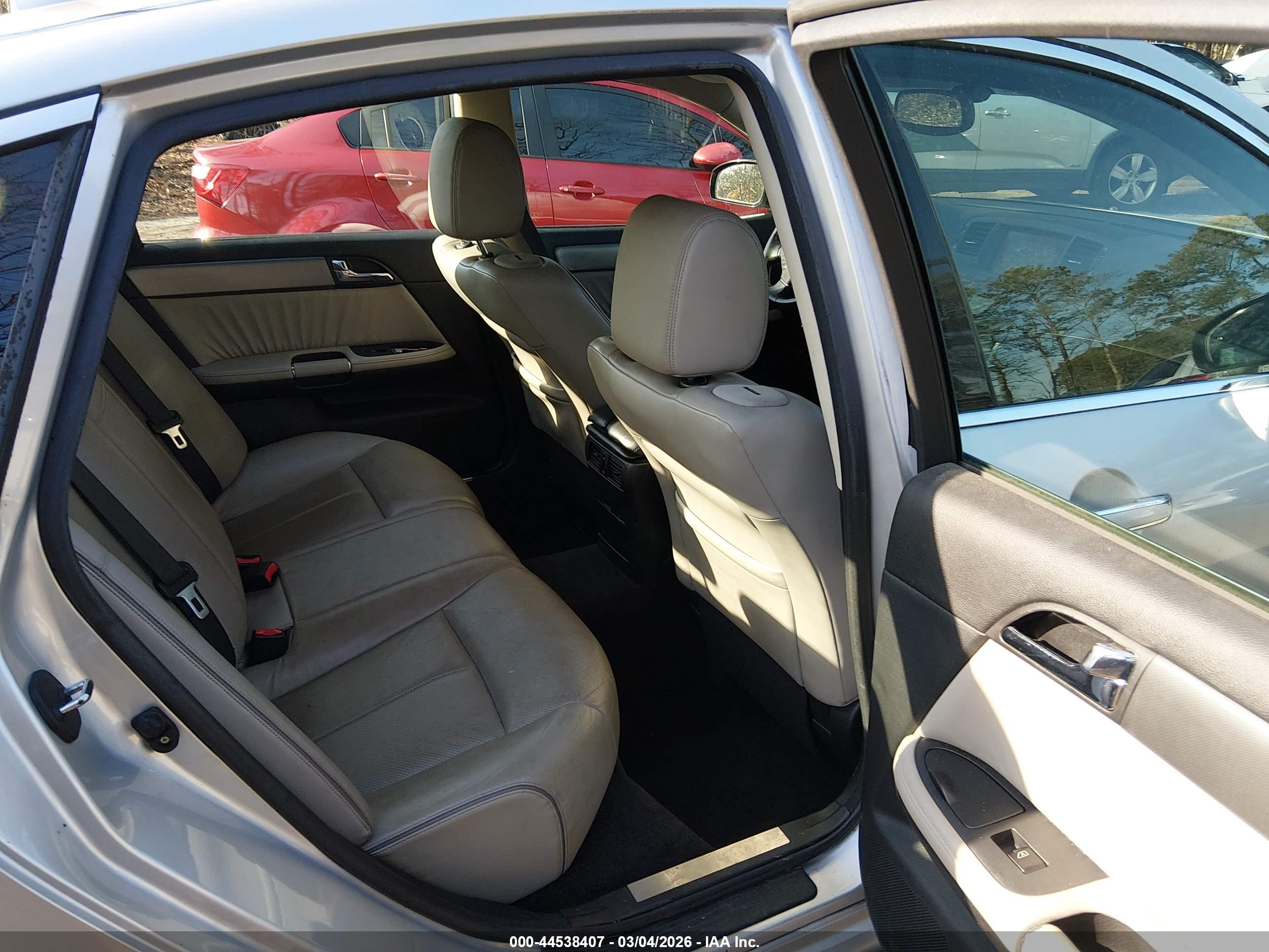 INFINITI M45 image 8
