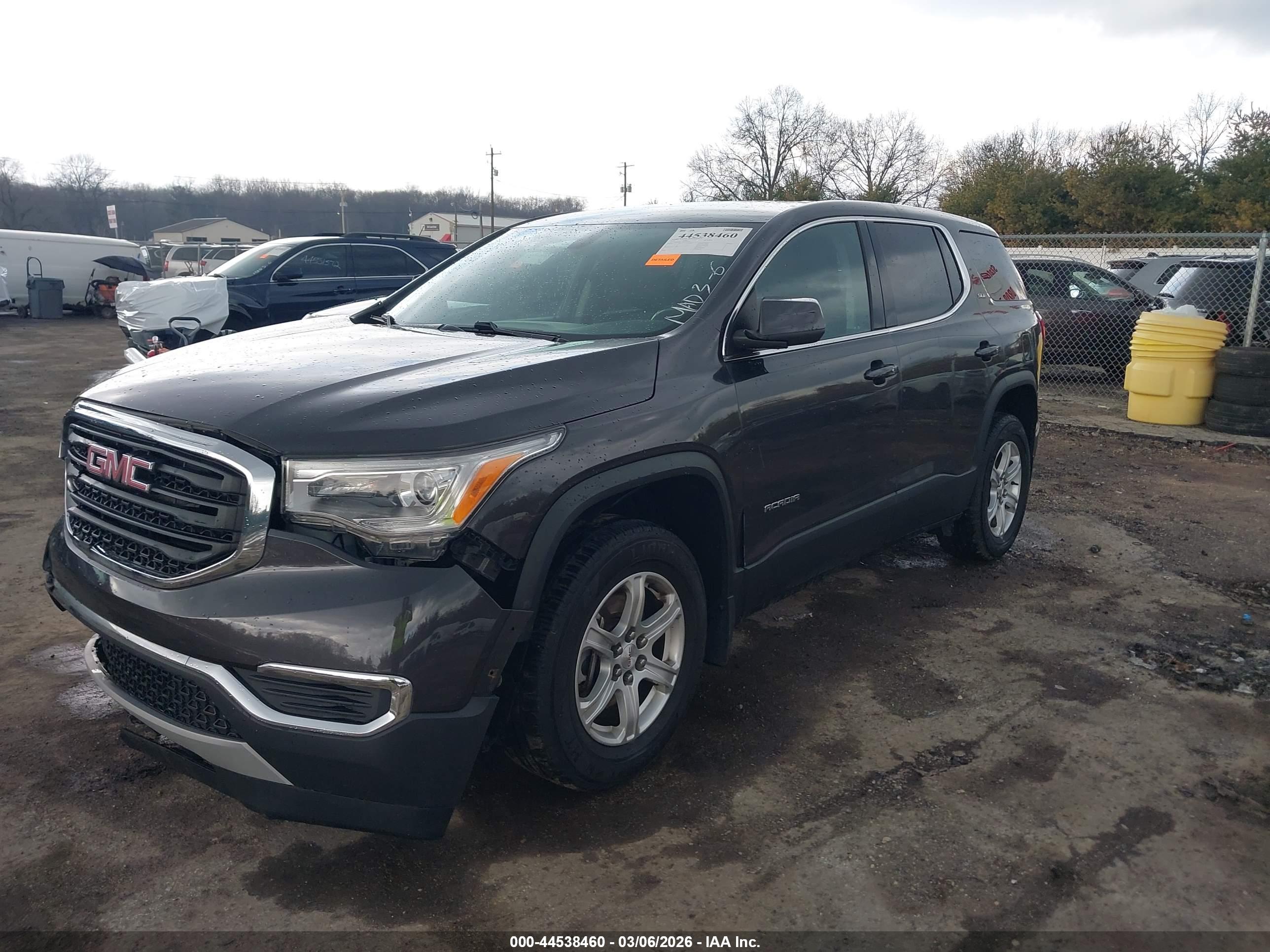 GMC ACADIA image 2