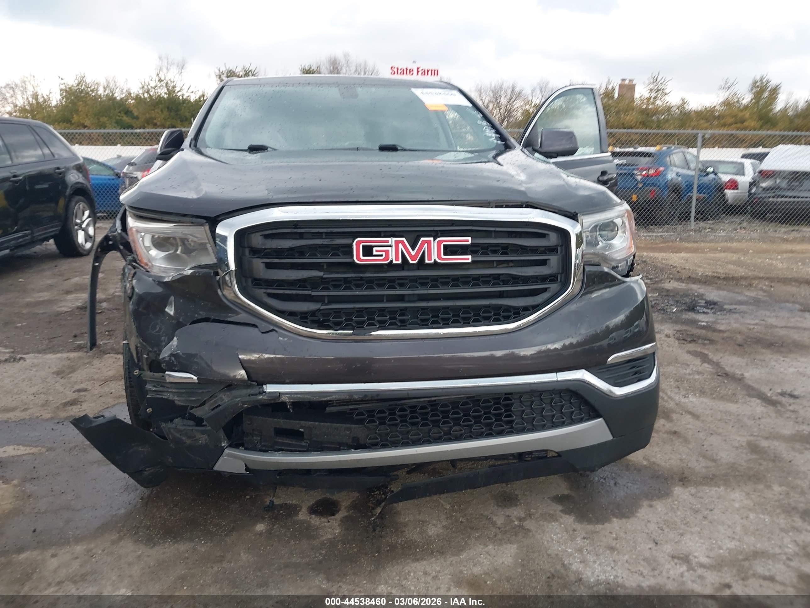 GMC ACADIA image 6