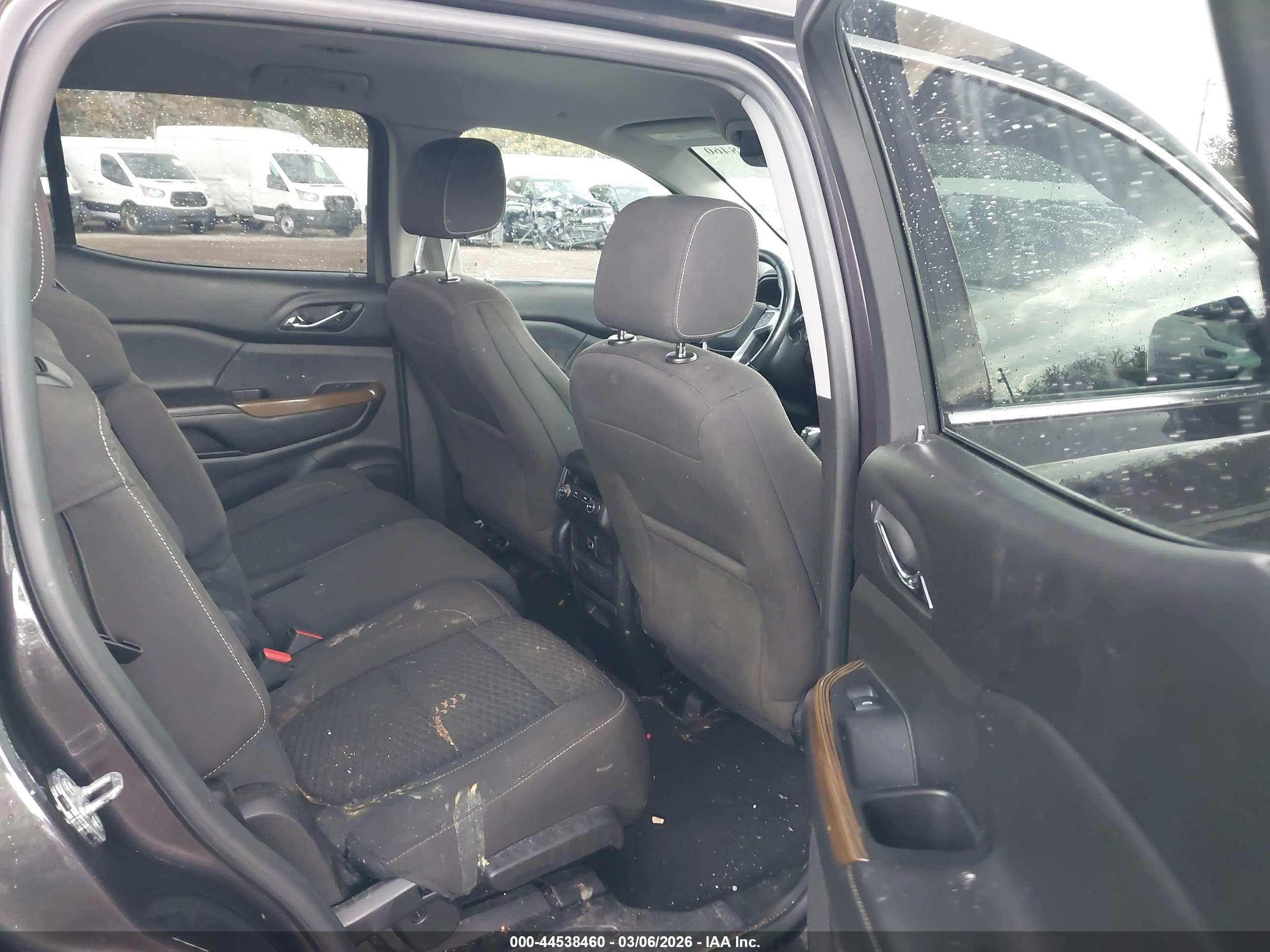 GMC ACADIA image 8