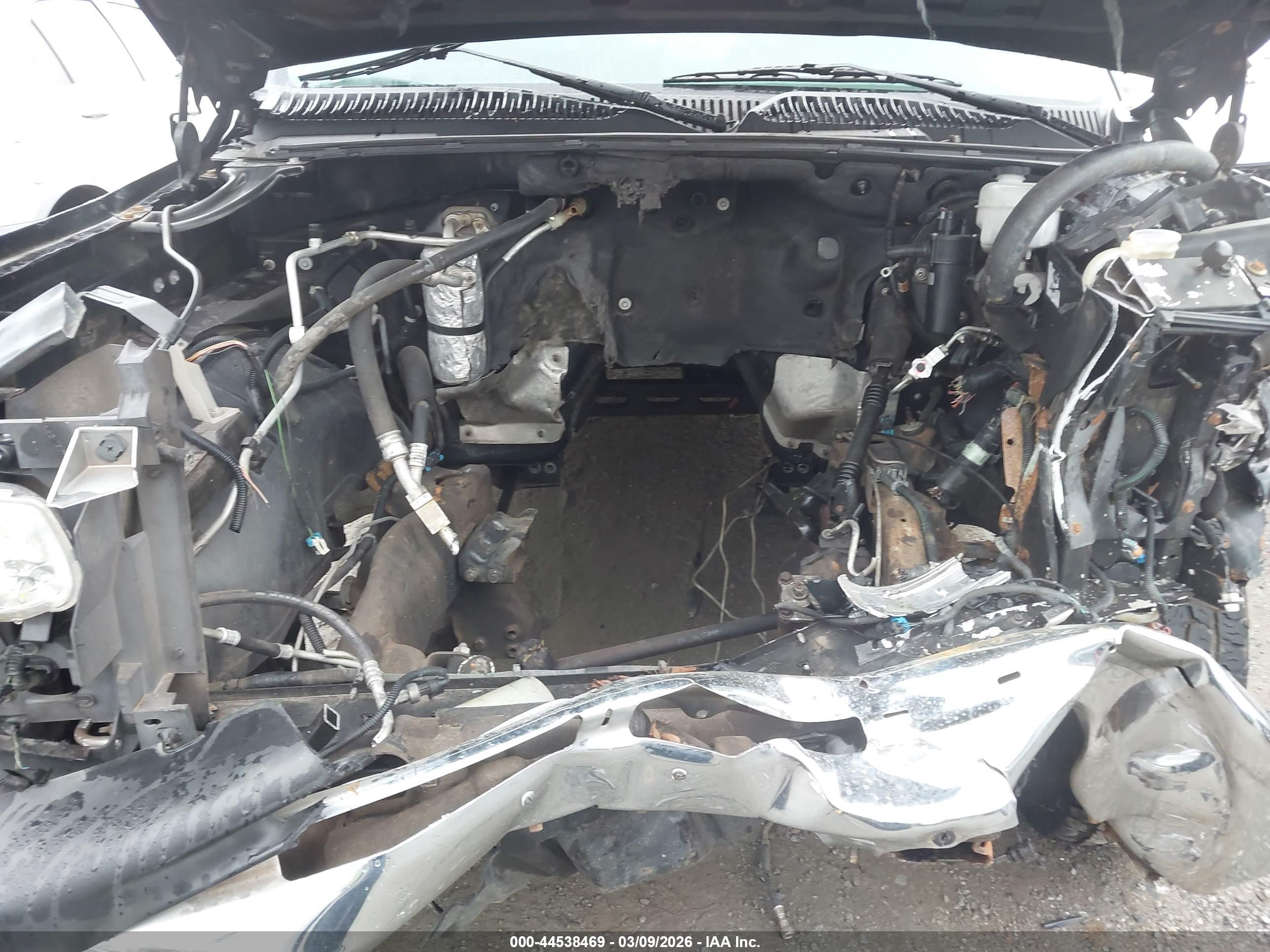 CHEVROLET TAHOE image 10