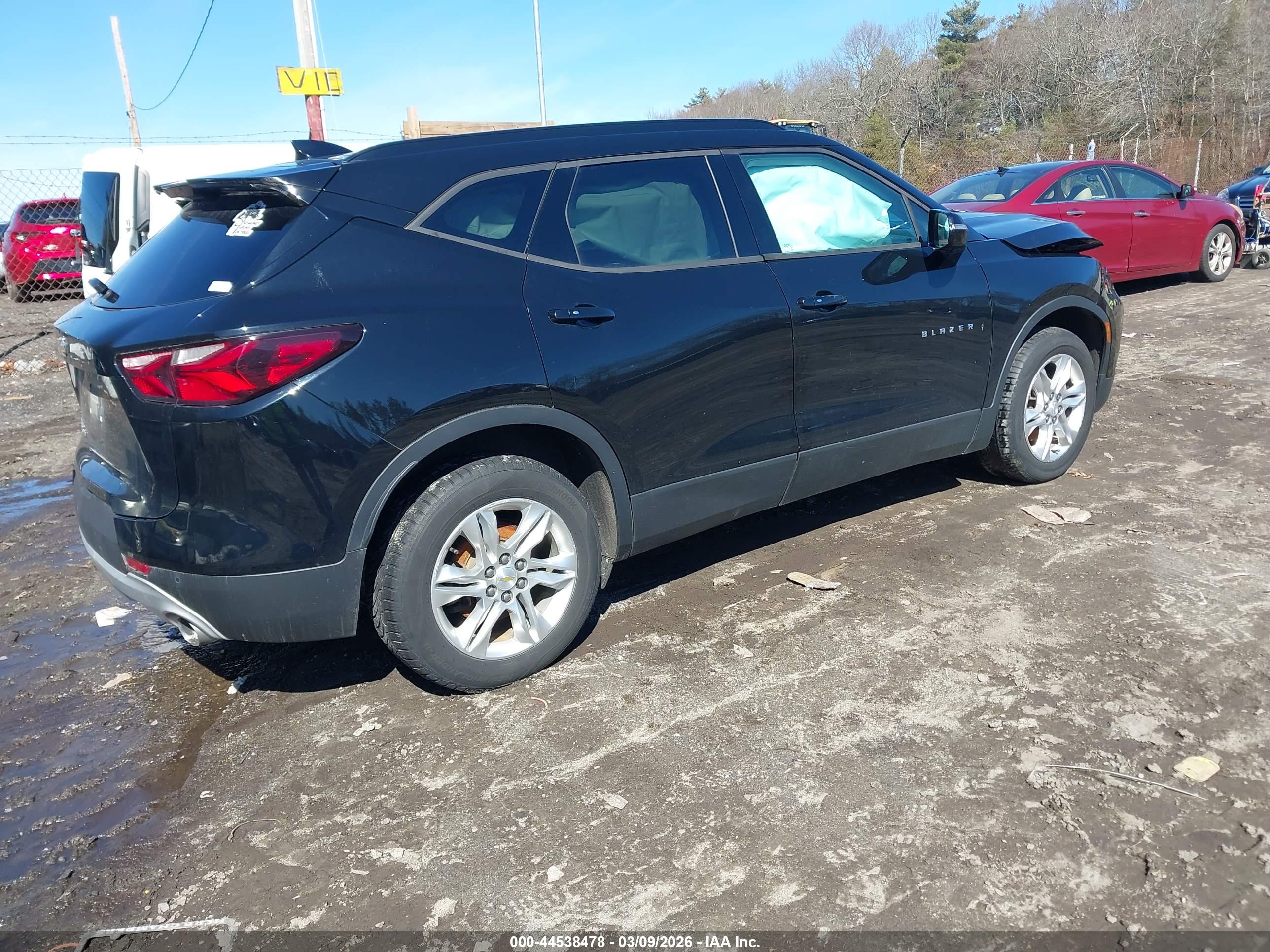 CHEVROLET BLAZER image 4