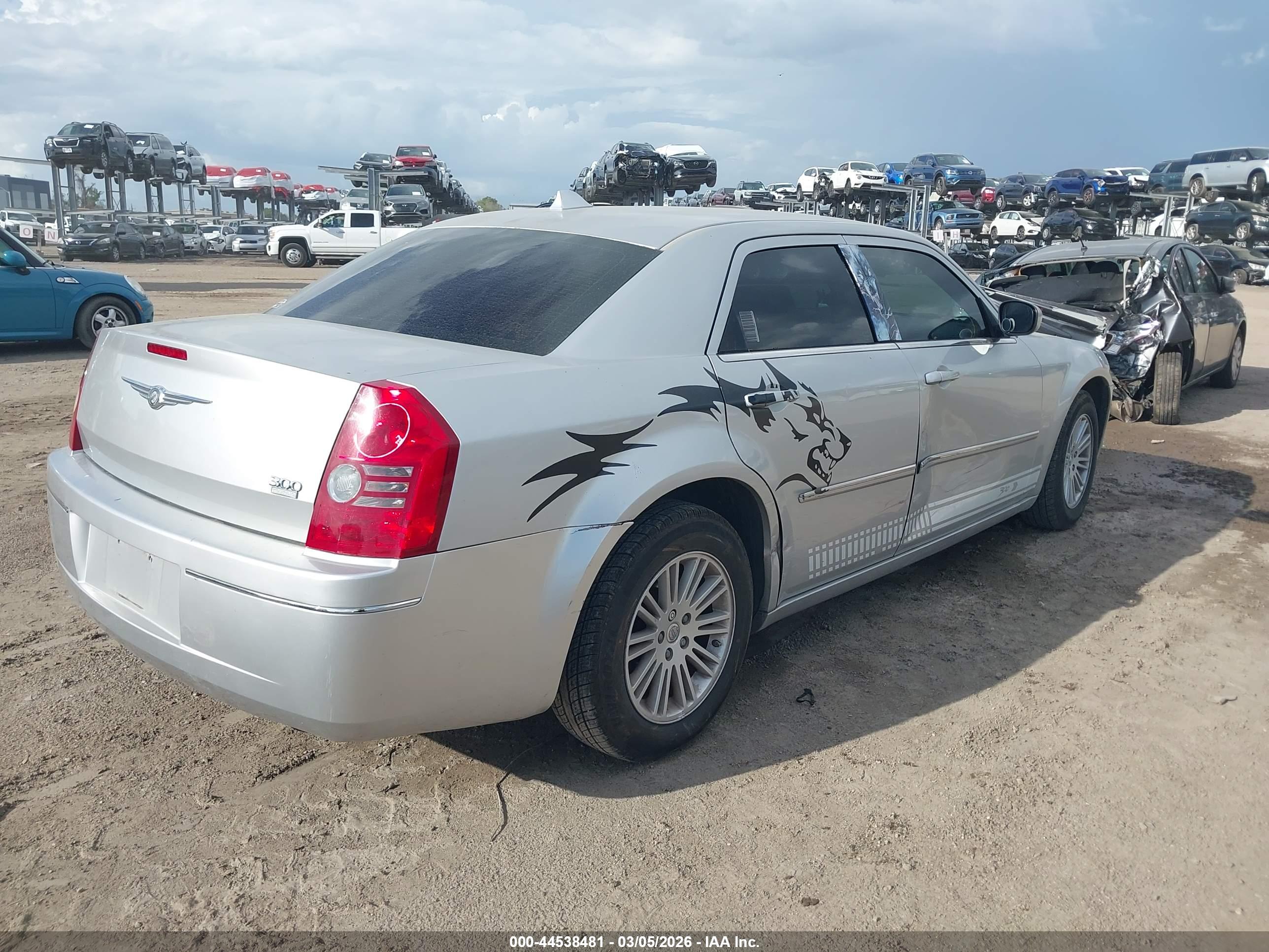 CHRYSLER 300 image 4