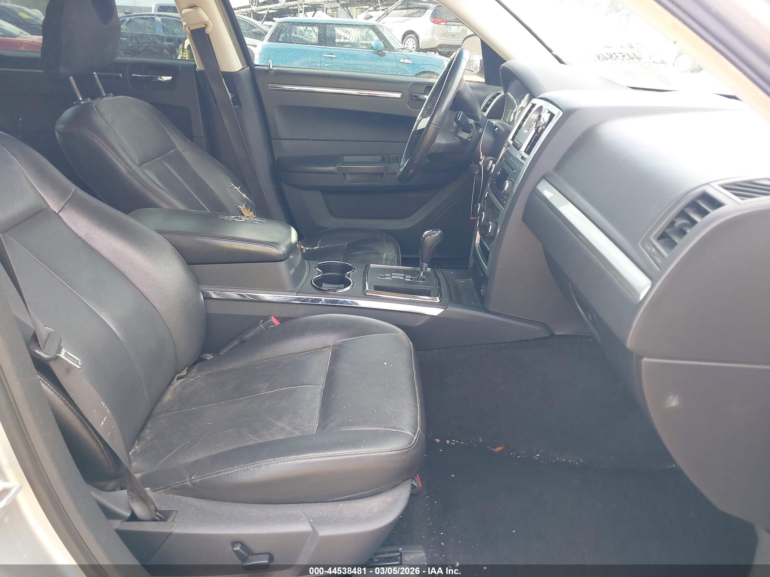 CHRYSLER 300 image 5