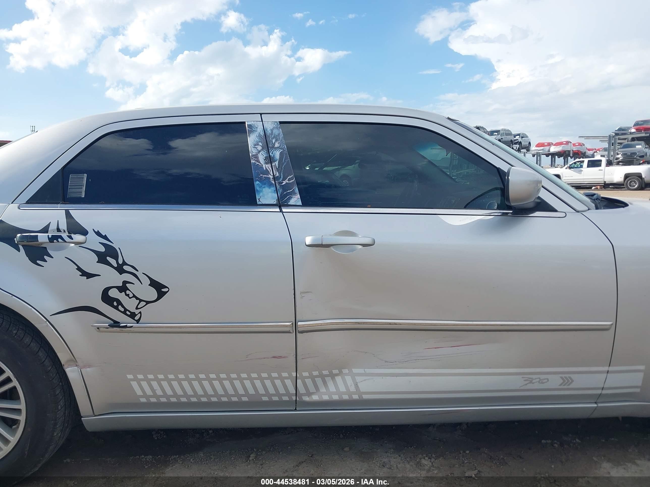 CHRYSLER 300 image 6