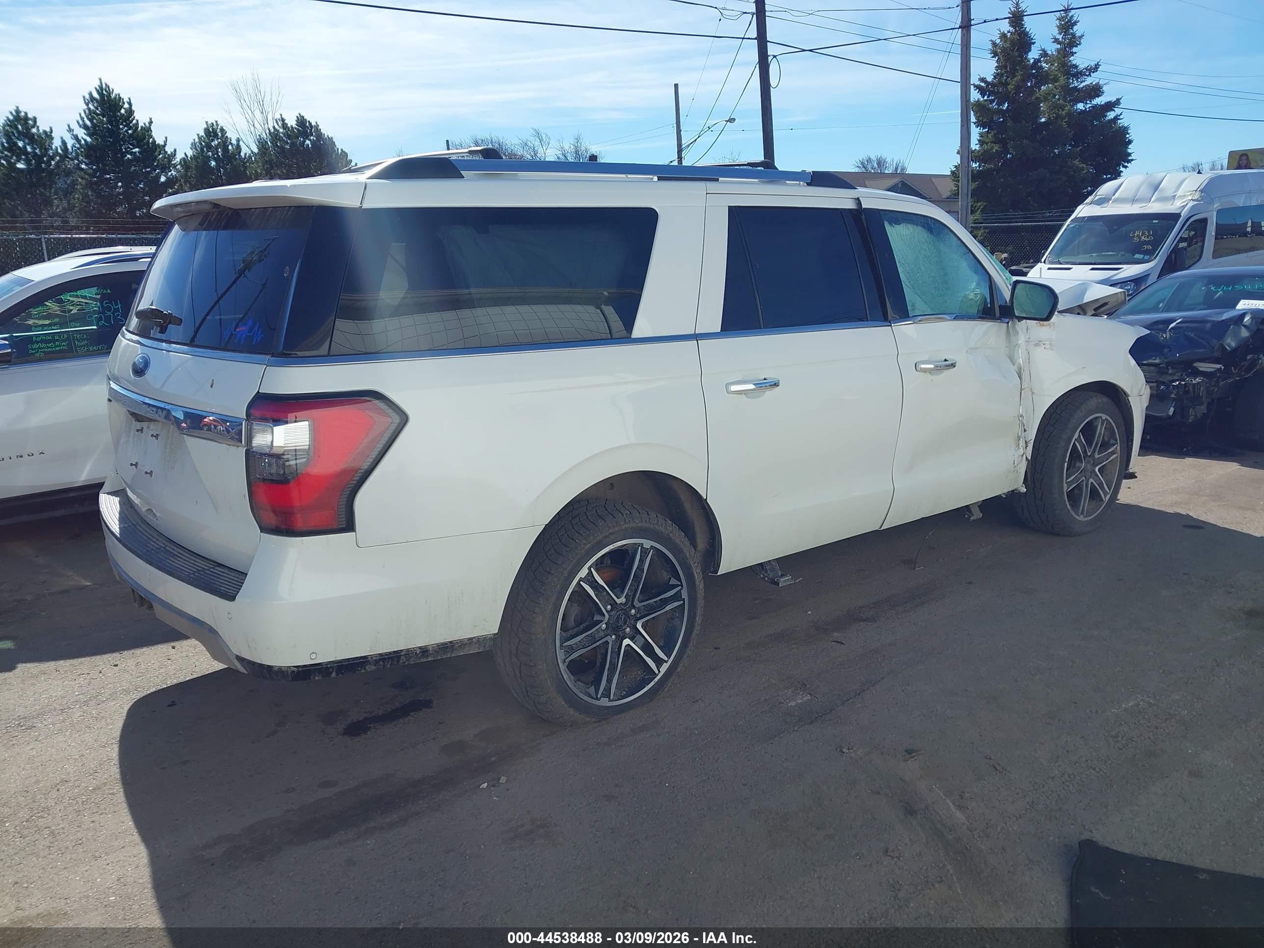 FORD EXPEDITION image 4