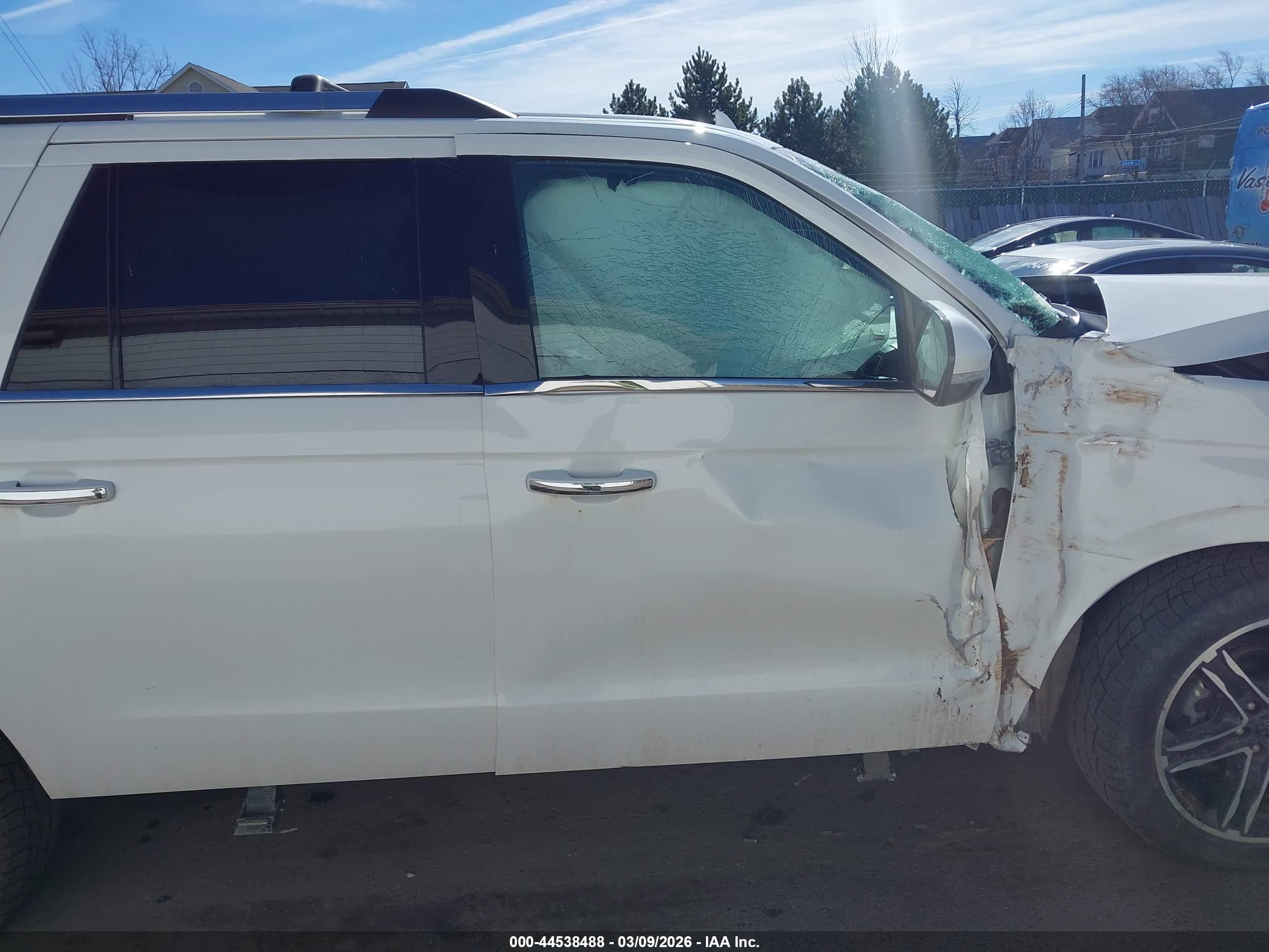 FORD EXPEDITION image 6