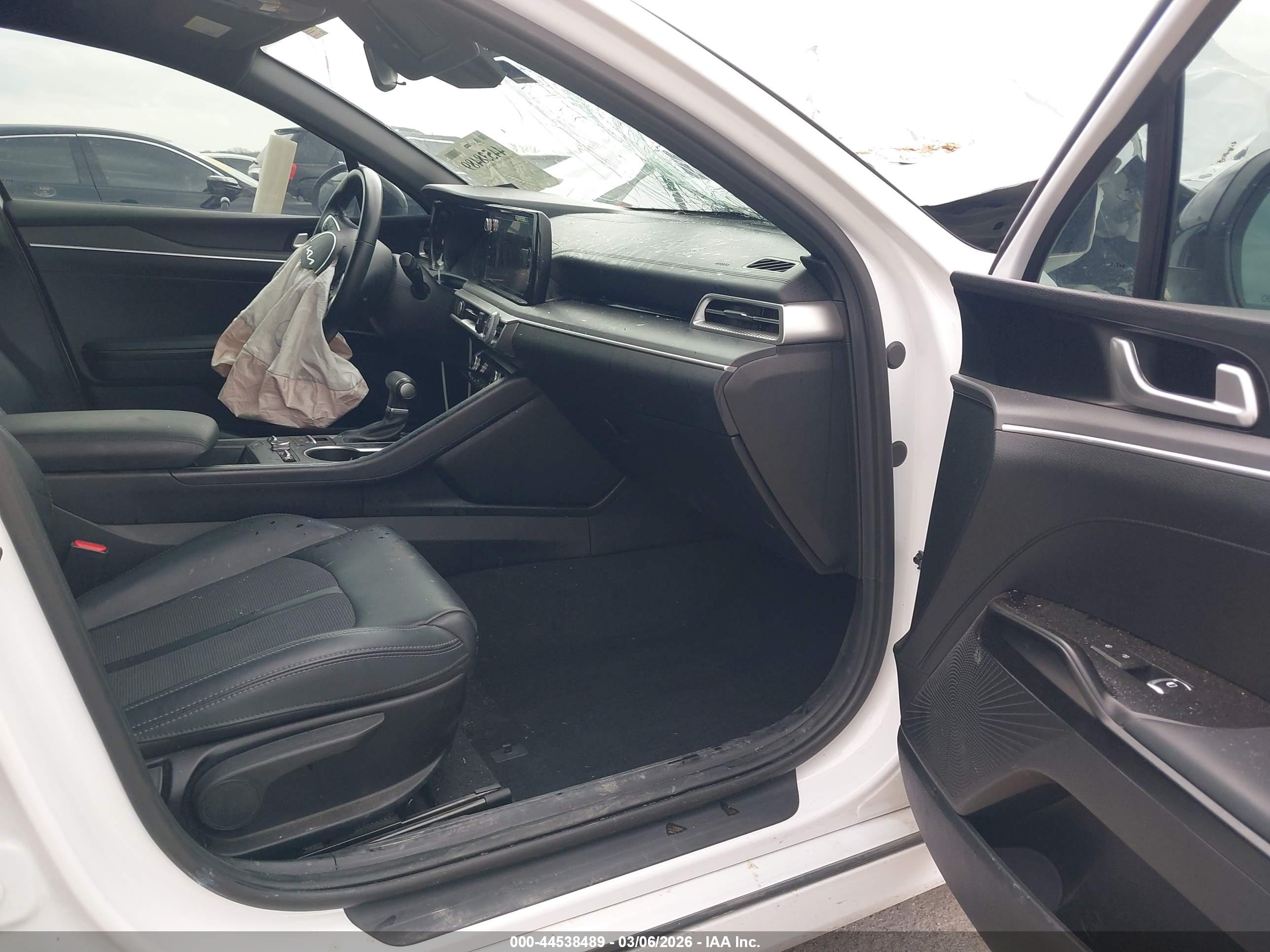 KIA K5 image 5